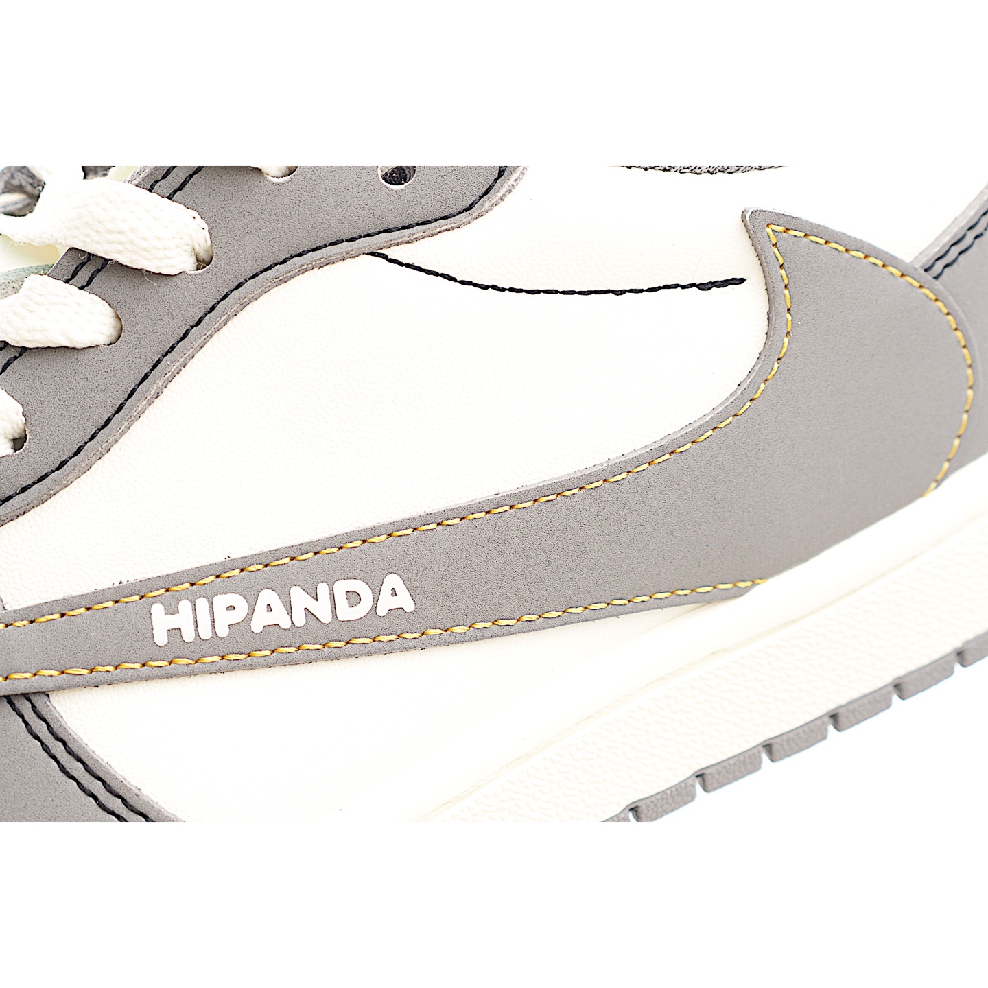 HIPANDA x Travis Scott Air Jordan 1 Low 暴力熊联名倒钩合作融合了Travis Scott 独特的潮流风格 XD1568-106