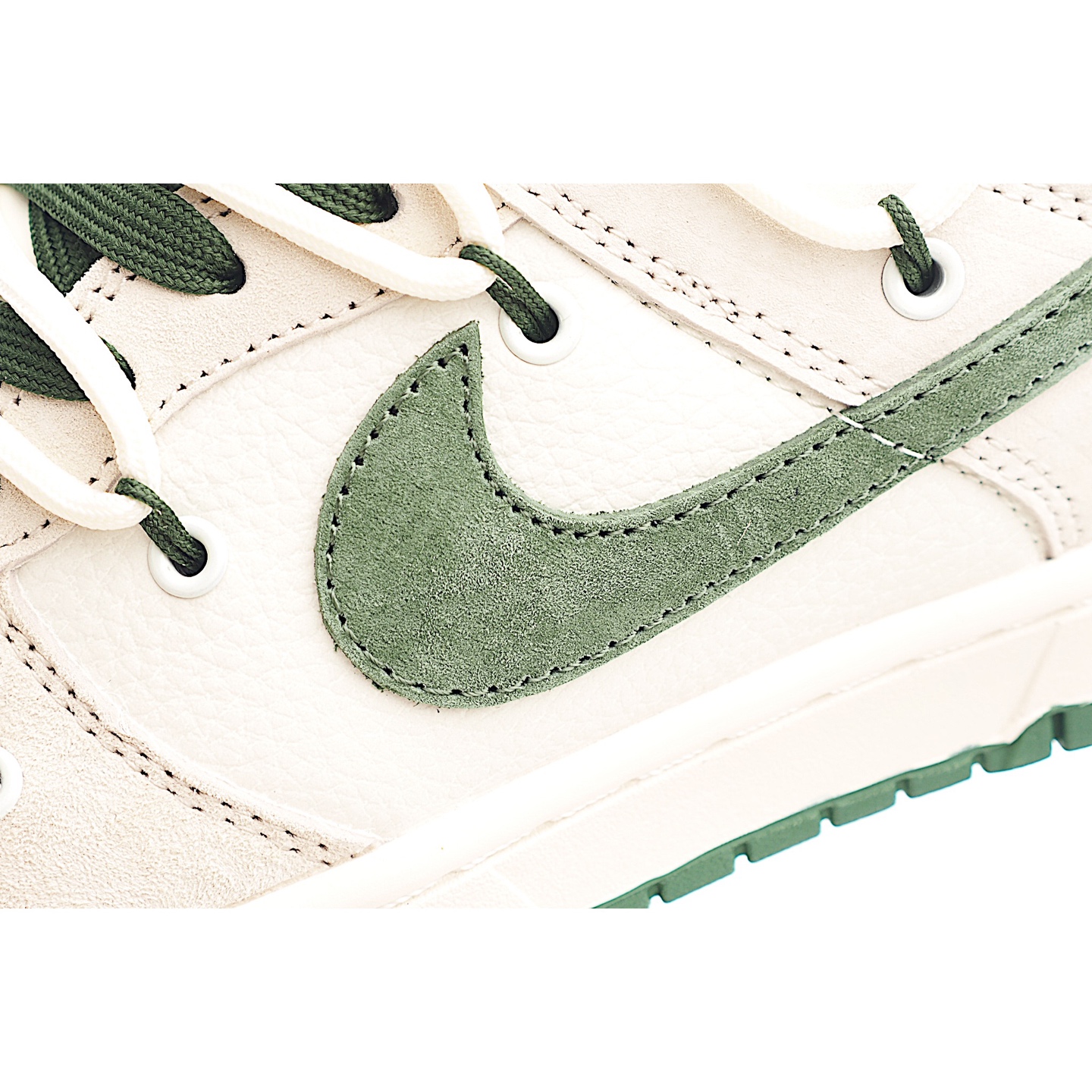 300 Nike SB Dunk Low 斯图西系列 绑带猪八绿勾 周年高端定制 低帮休闲板鞋 DM6868-094