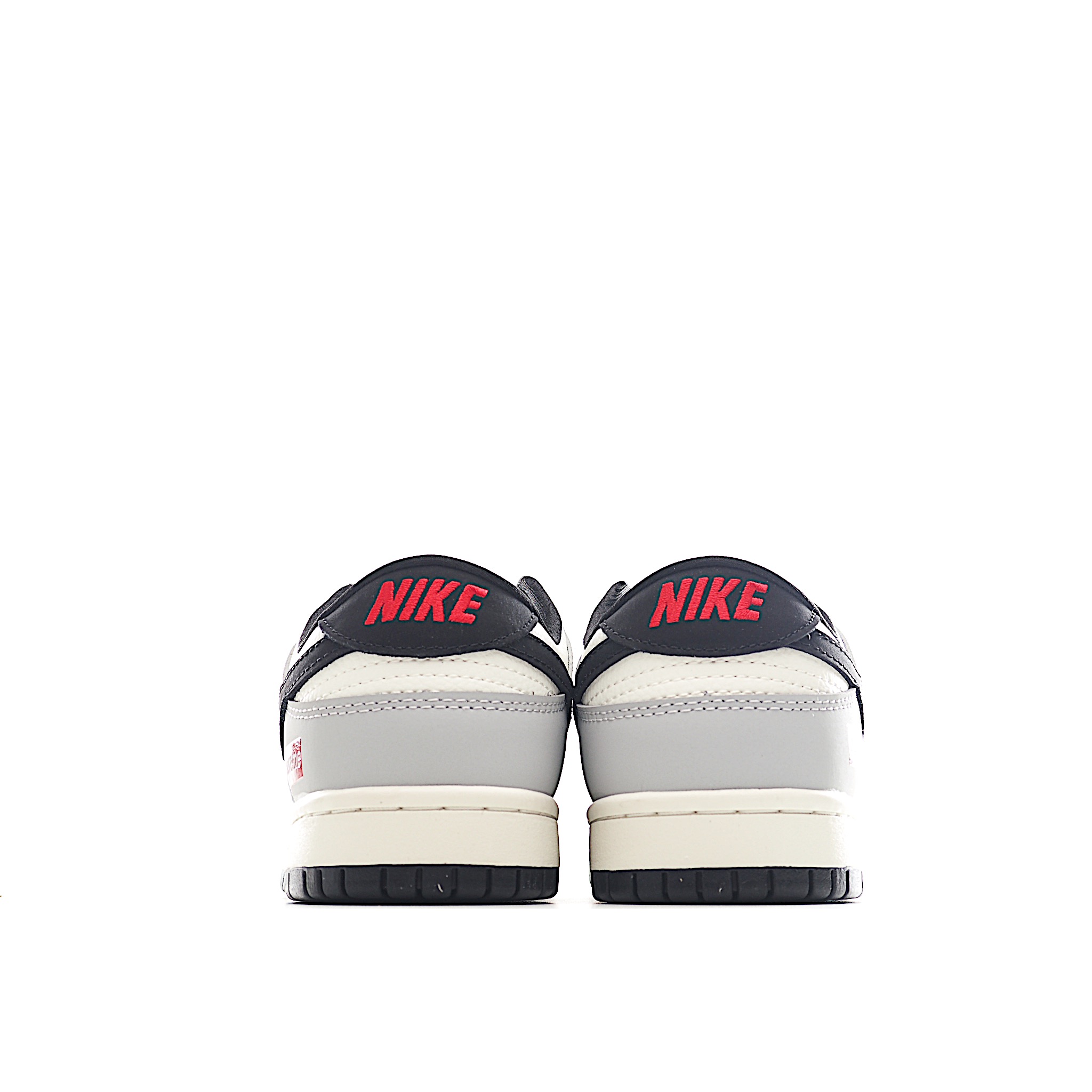 Nike SB Dunk Low Retro x Supreme 联名 米灰黑钩 XY2026-152