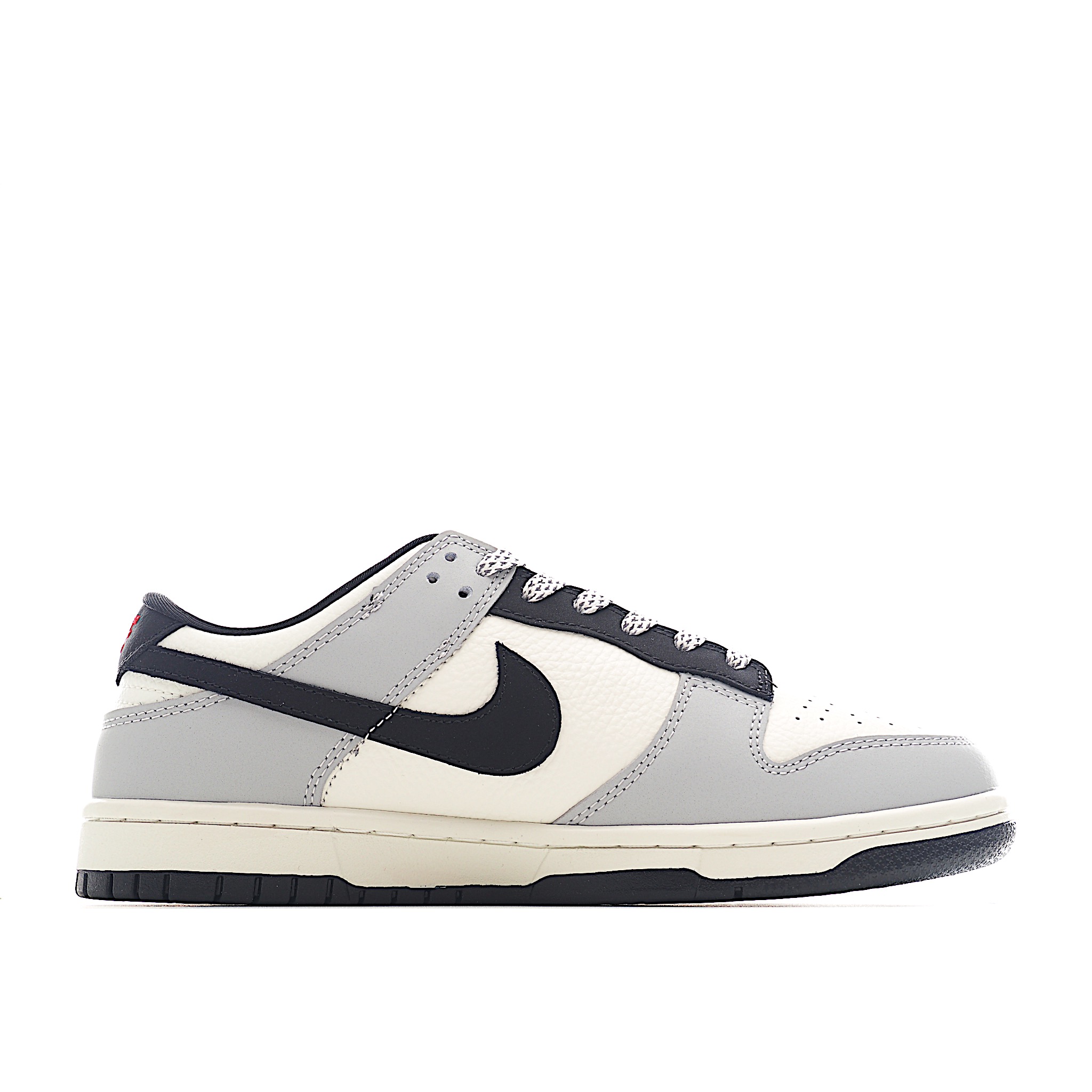 Nike SB Dunk Low Retro x Supreme 联名 米灰黑钩 XY2026-152