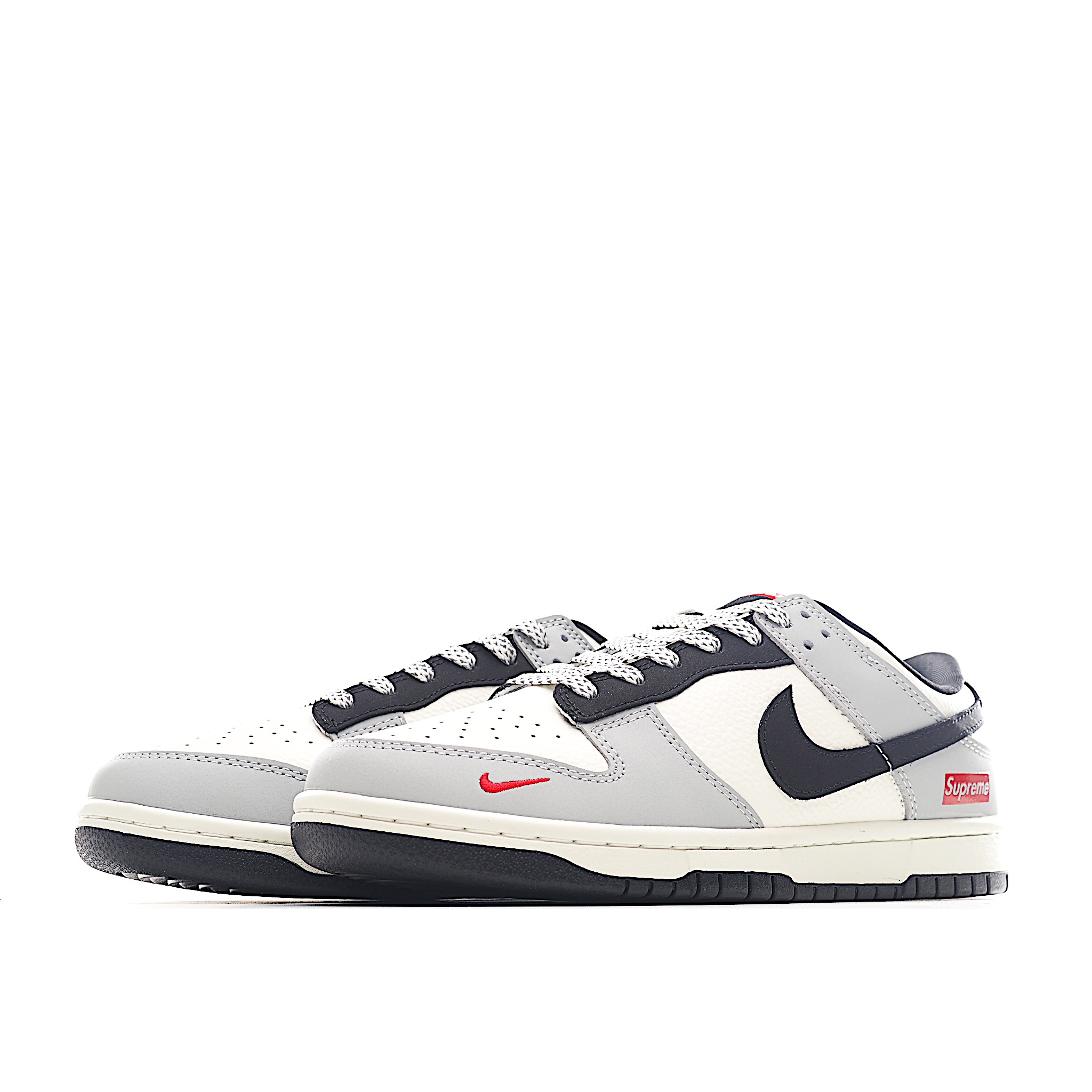 Nike SB Dunk Low Retro x Supreme 联名 米灰黑钩 XY2026-152