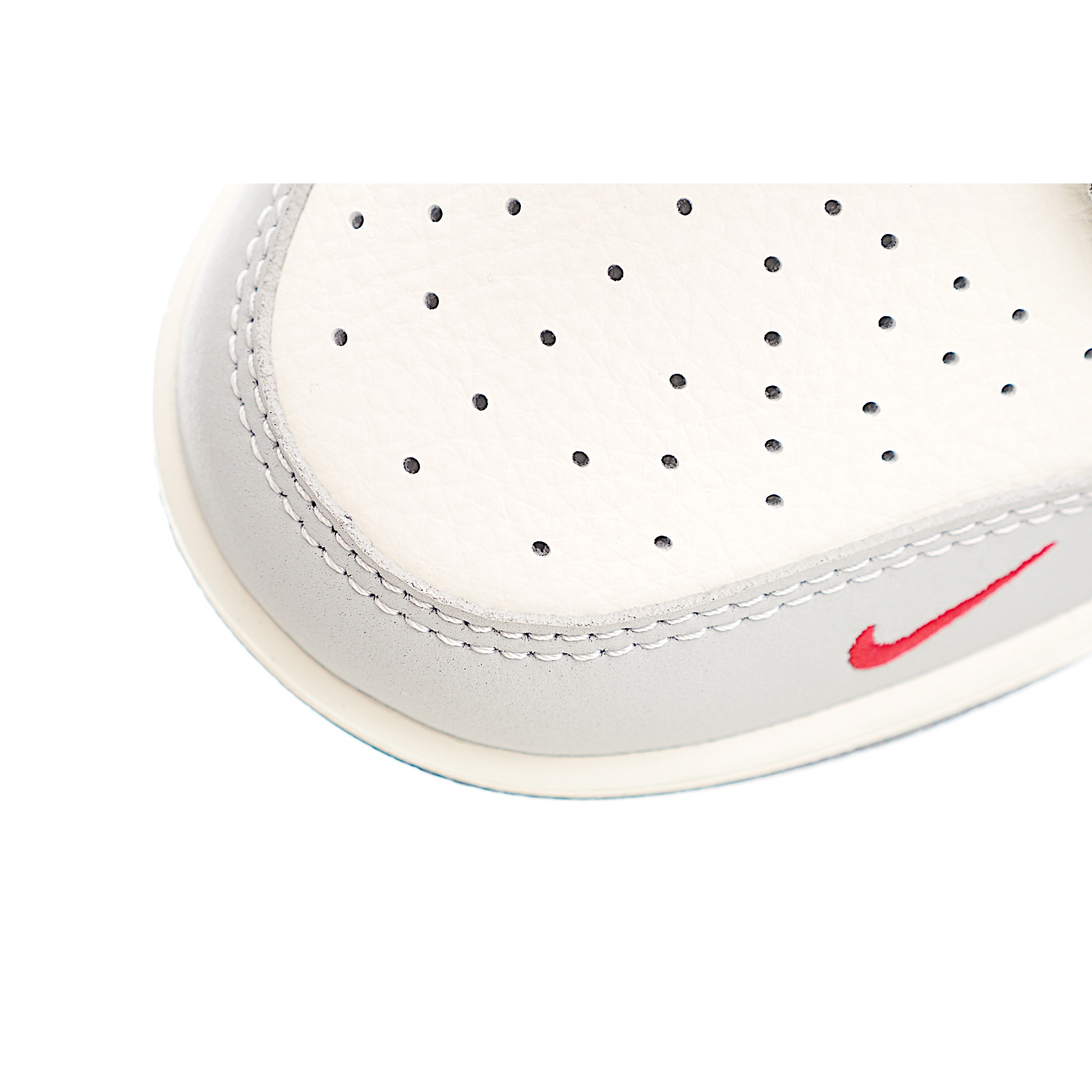 Nike SB Dunk Low Retro x Supreme 联名 米灰黑钩 XY2026-152