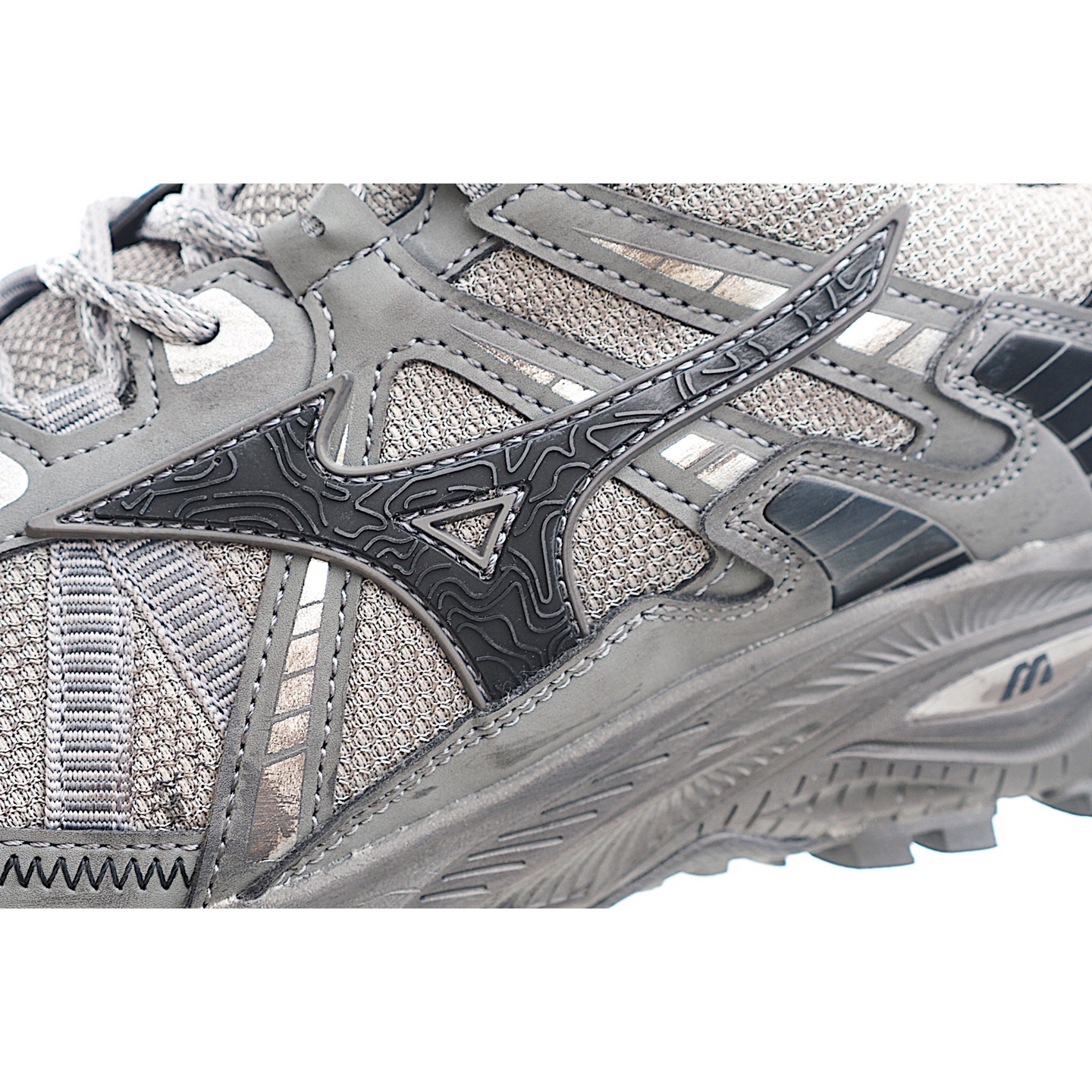 220 Mizuno 美津浓 Wave Rider Beta 复古时尚休闲舒适减震运动跑步鞋 D1GH22