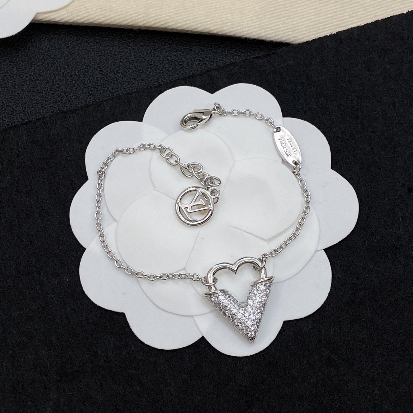 Louis Vuitton Haute Joaillerie Fine Jewelry Earrings Necklace Ring Ref 2