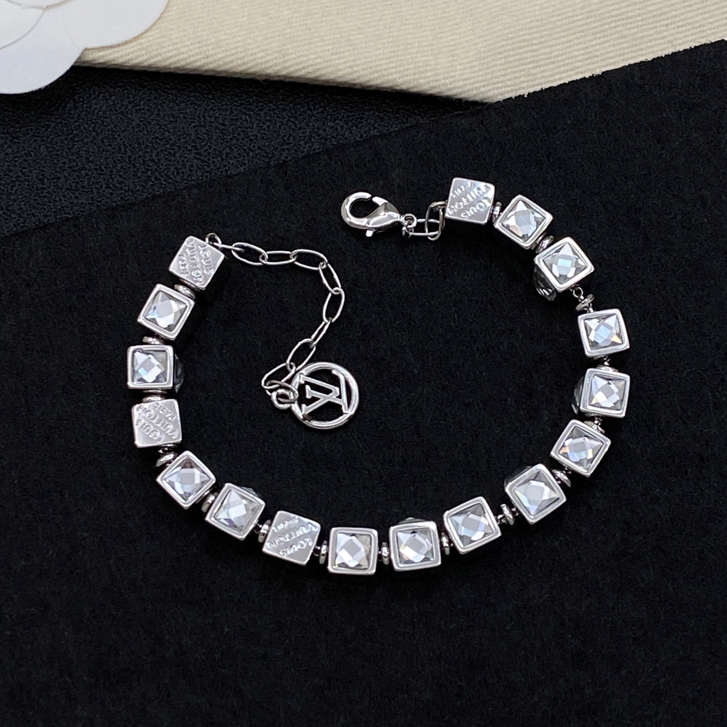 Louis Vuitton Haute Joaillerie Fine Jewelry Earrings Necklace Ring 2