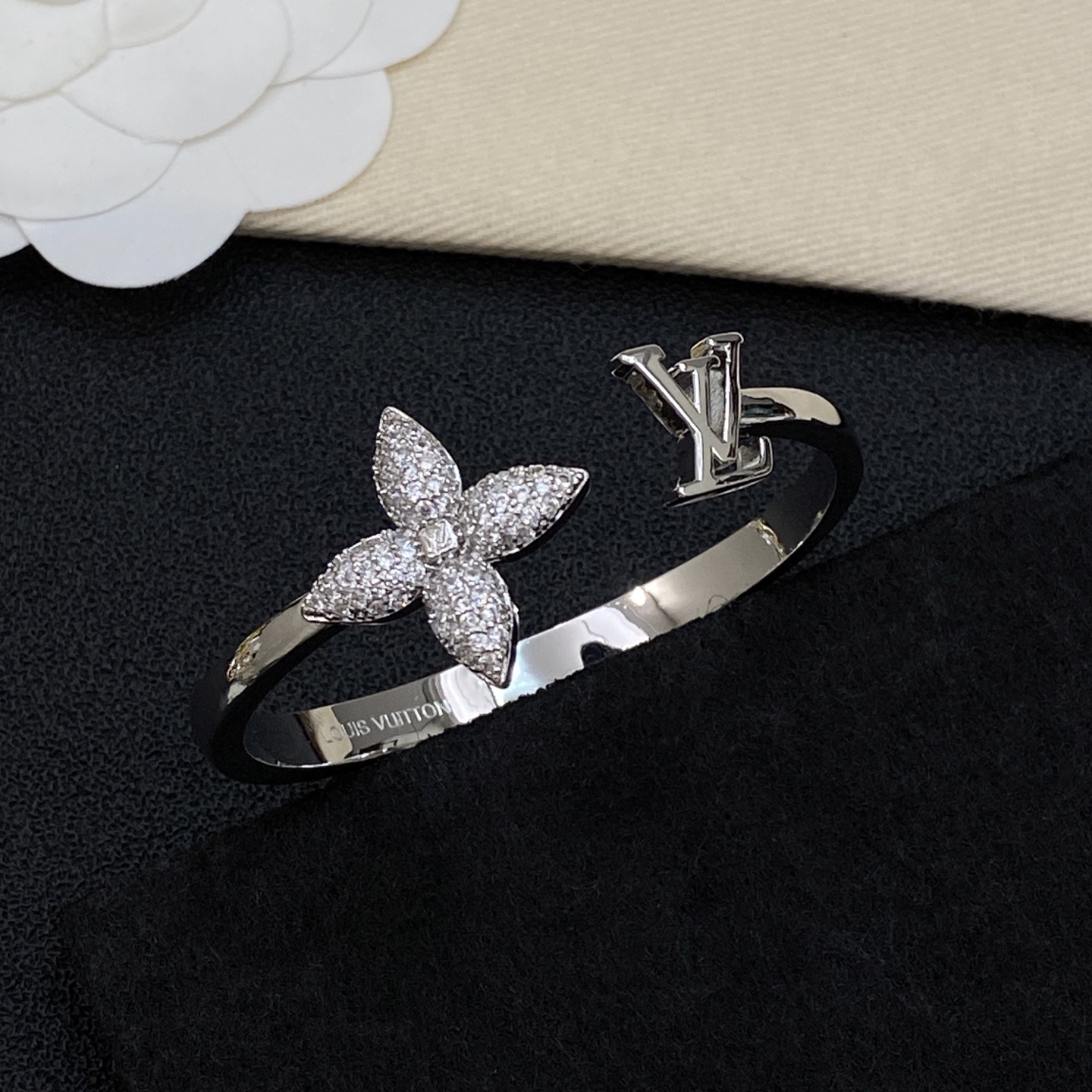 Louis Vuitton Haute Joaillerie Fine Jewelry Earrings Necklace Ring 2