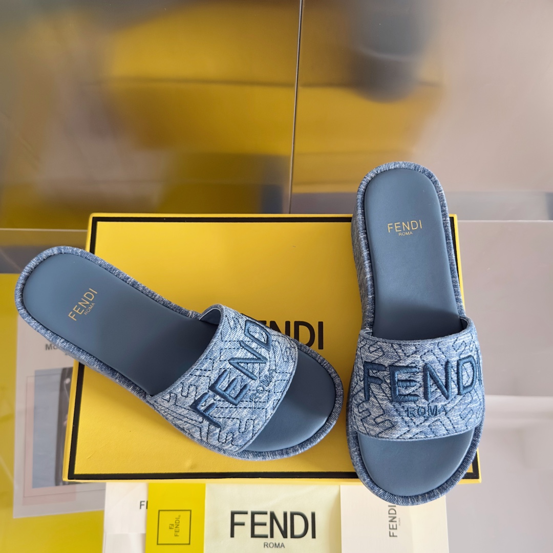 Fendi Fendi芬迪 新款Sunshine系列 FF老花 坡跟 厚底 一字 凉拖鞋