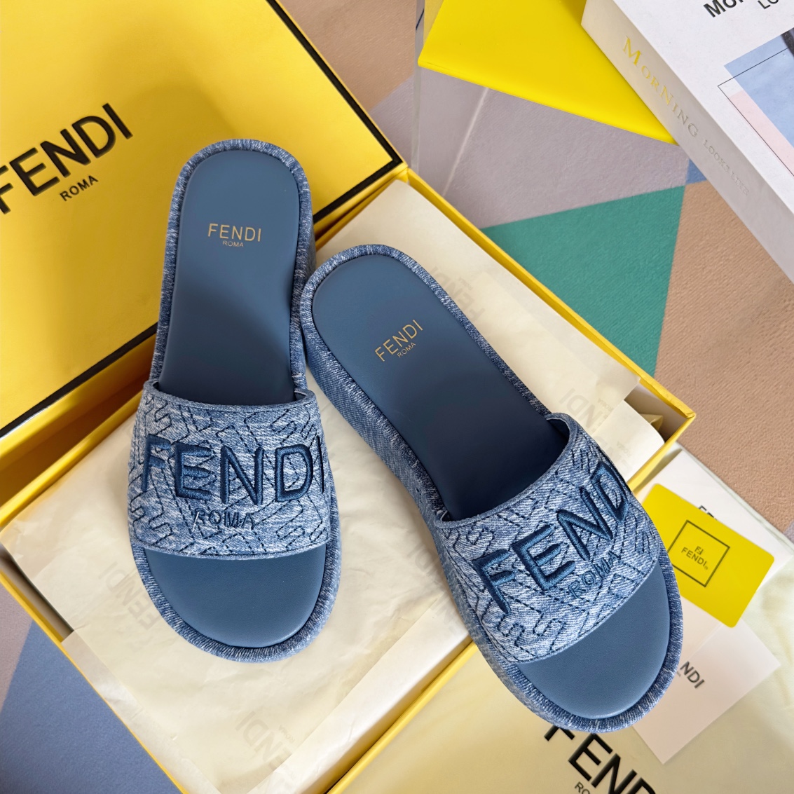 Fendi Fendi芬迪 新款Sunshine系列 FF老花 坡跟 厚底 一字 凉拖鞋