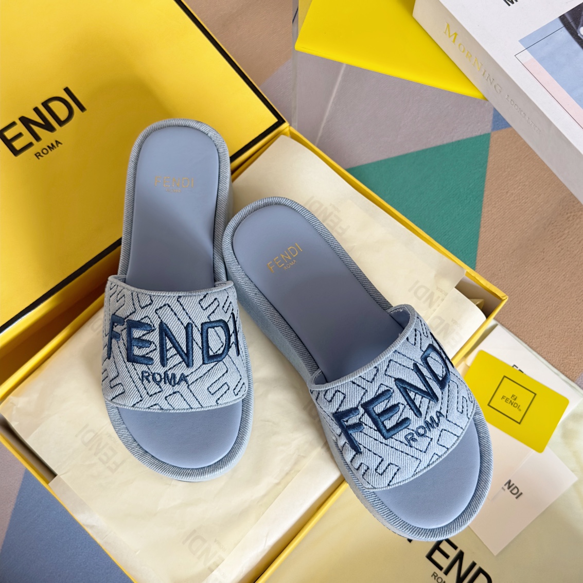 Fendi Fendi芬迪 新款Sunshine系列 FF老花 坡跟 厚底 一字 凉拖鞋