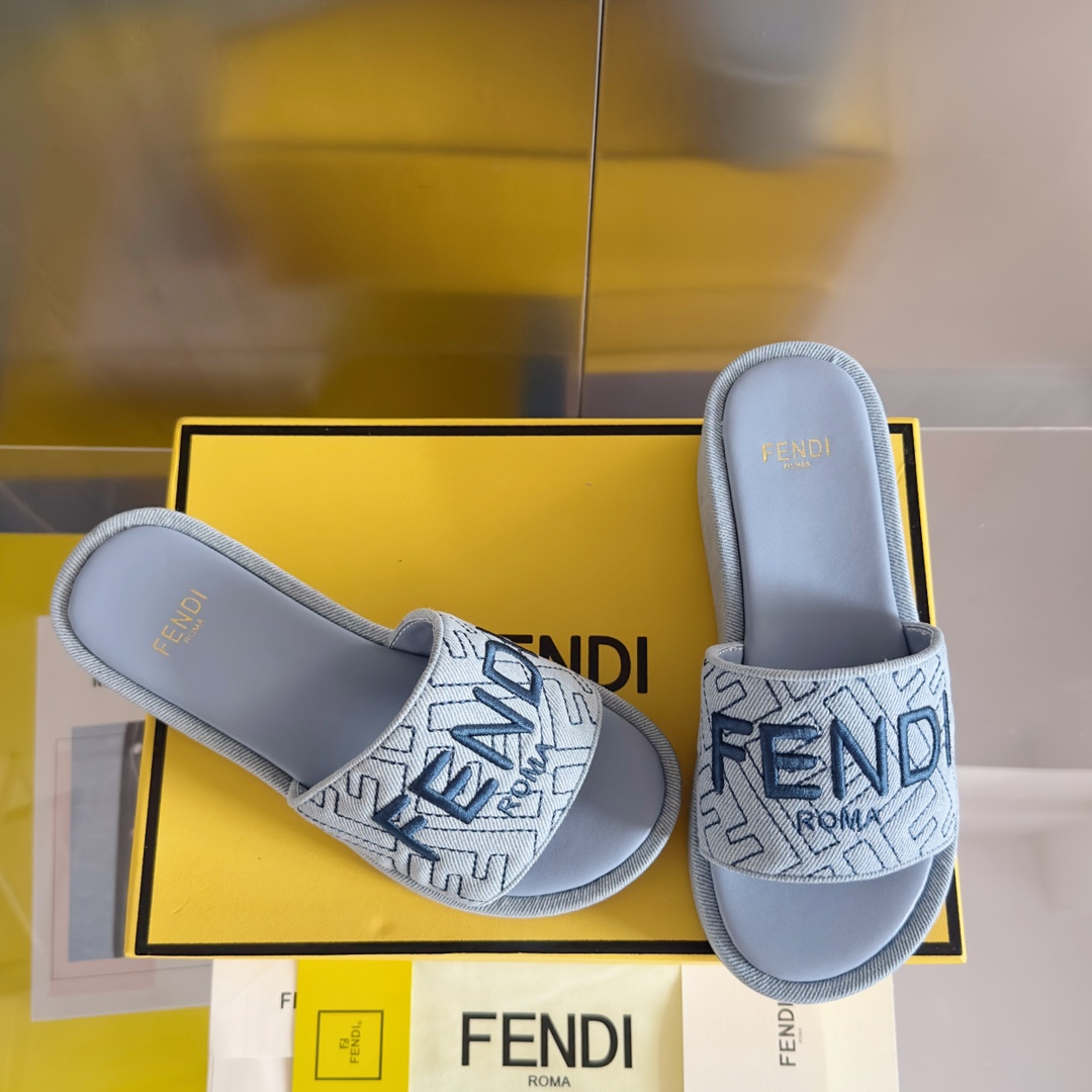 Fendi Fendi芬迪 新款Sunshine系列 FF老花 坡跟 厚底 一字 凉拖鞋