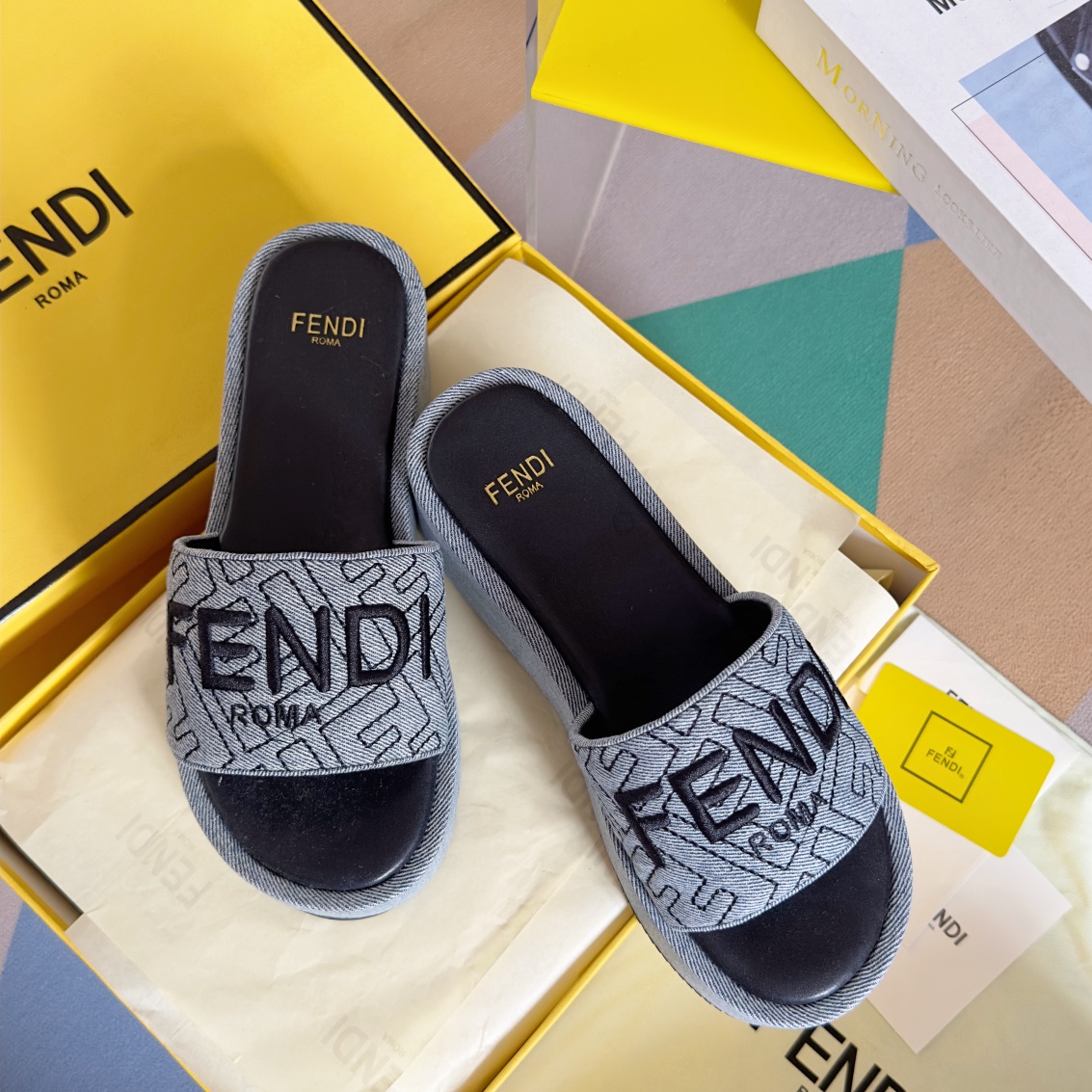 Fendi Fendi芬迪 新款Sunshine系列 FF老花 坡跟 厚底 一字 凉拖鞋