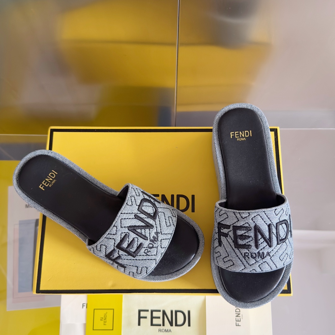 Fendi Fendi芬迪 新款Sunshine系列 FF老花 坡跟 厚底 一字 凉拖鞋
