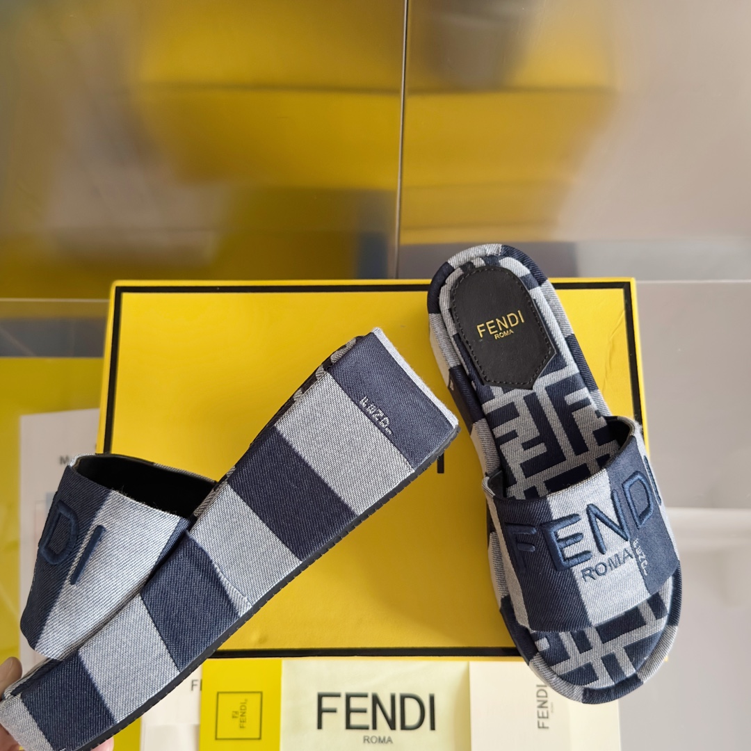 Fendi Fendi芬迪 新款Sunshine系列 FF老花 坡跟 厚底 一字 凉拖鞋