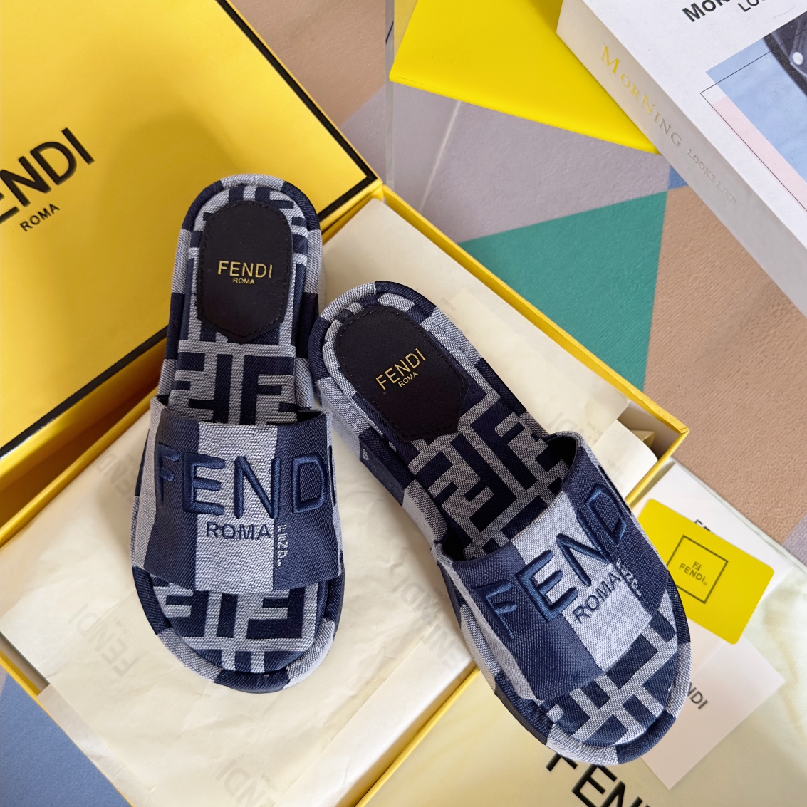 Fendi Fendi芬迪 新款Sunshine系列 FF老花 坡跟 厚底 一字 凉拖鞋