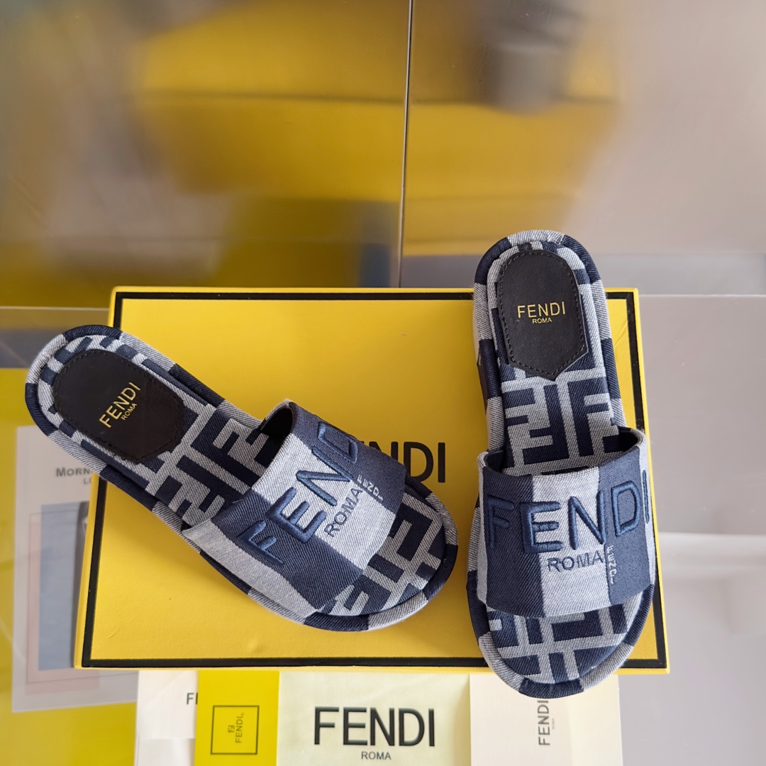 Fendi Fendi芬迪 新款Sunshine系列 FF老花 坡跟 厚底 一字 凉拖鞋