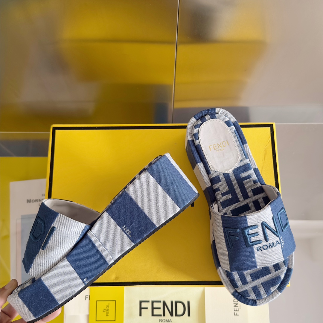 Fendi Fendi芬迪 新款Sunshine系列 FF老花 坡跟 厚底 一字 凉拖鞋
