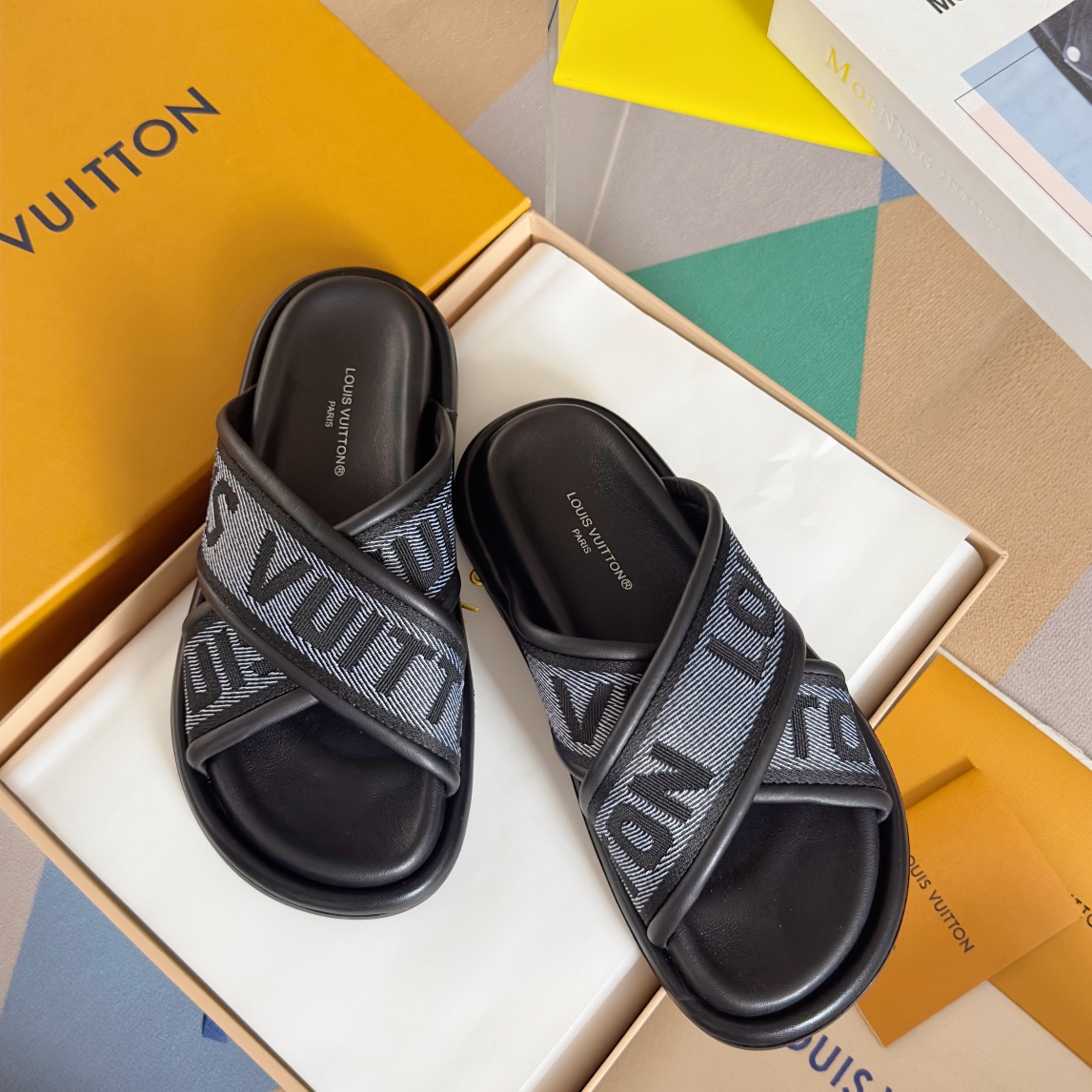 Louis Vuitton LV路易威登L家 驴牌 BLISS COMFORT系列 交叉 一字 厚底 刺绣 凉拖鞋