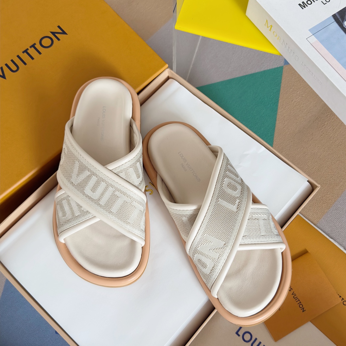 Louis Vuitton LV路易威登L家 驴牌 BLISS COMFORT系列 交叉 一字 厚底 刺绣 凉拖鞋