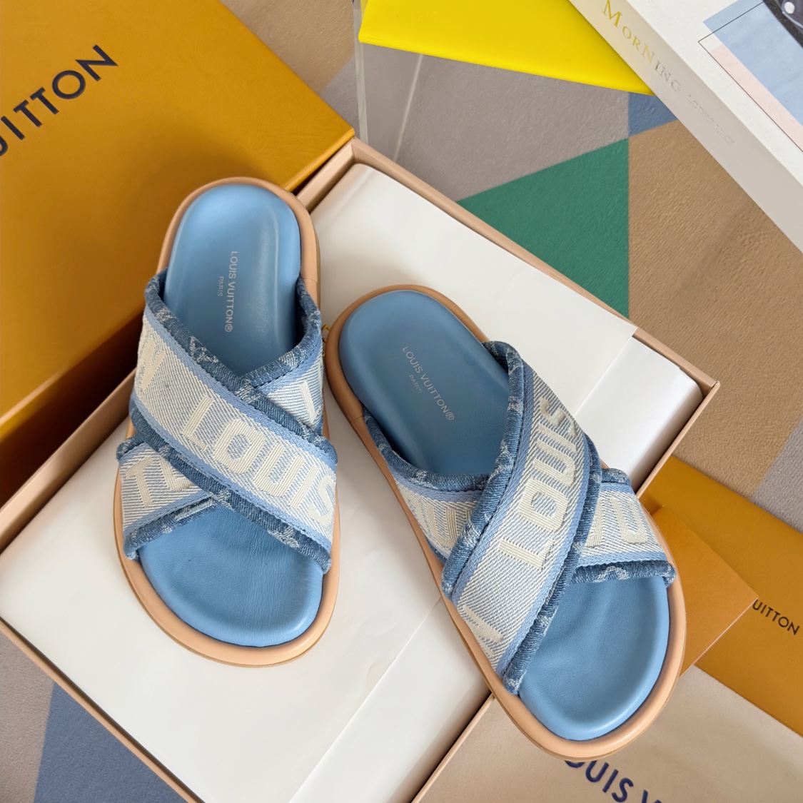 Louis Vuitton LV路易威登L家 驴牌 BLISS COMFORT系列 交叉 一字 厚底 刺绣 凉拖鞋