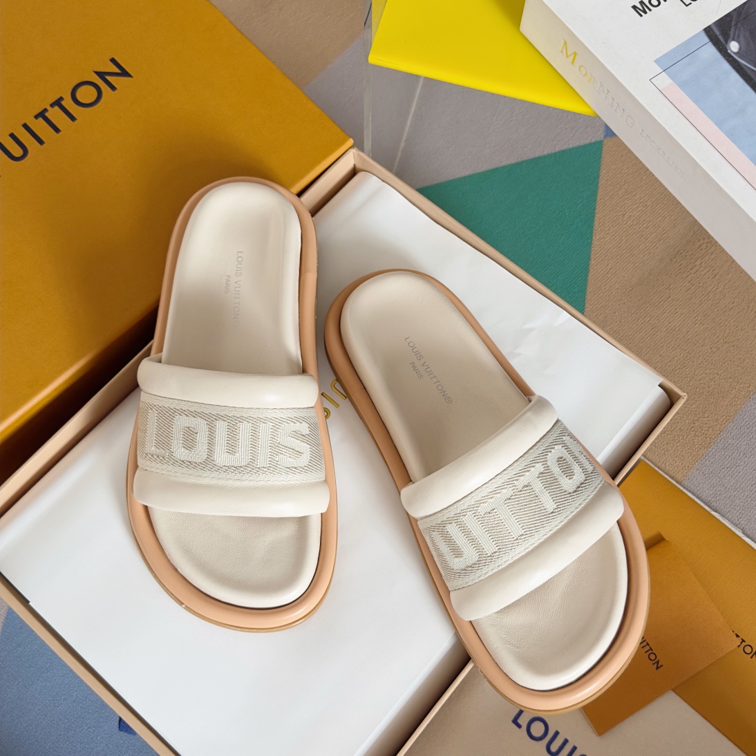 Louis Vuitton LV路易威登L家 驴牌 BLISS COMFORT系列 交叉 一字 厚底 刺绣 凉拖鞋