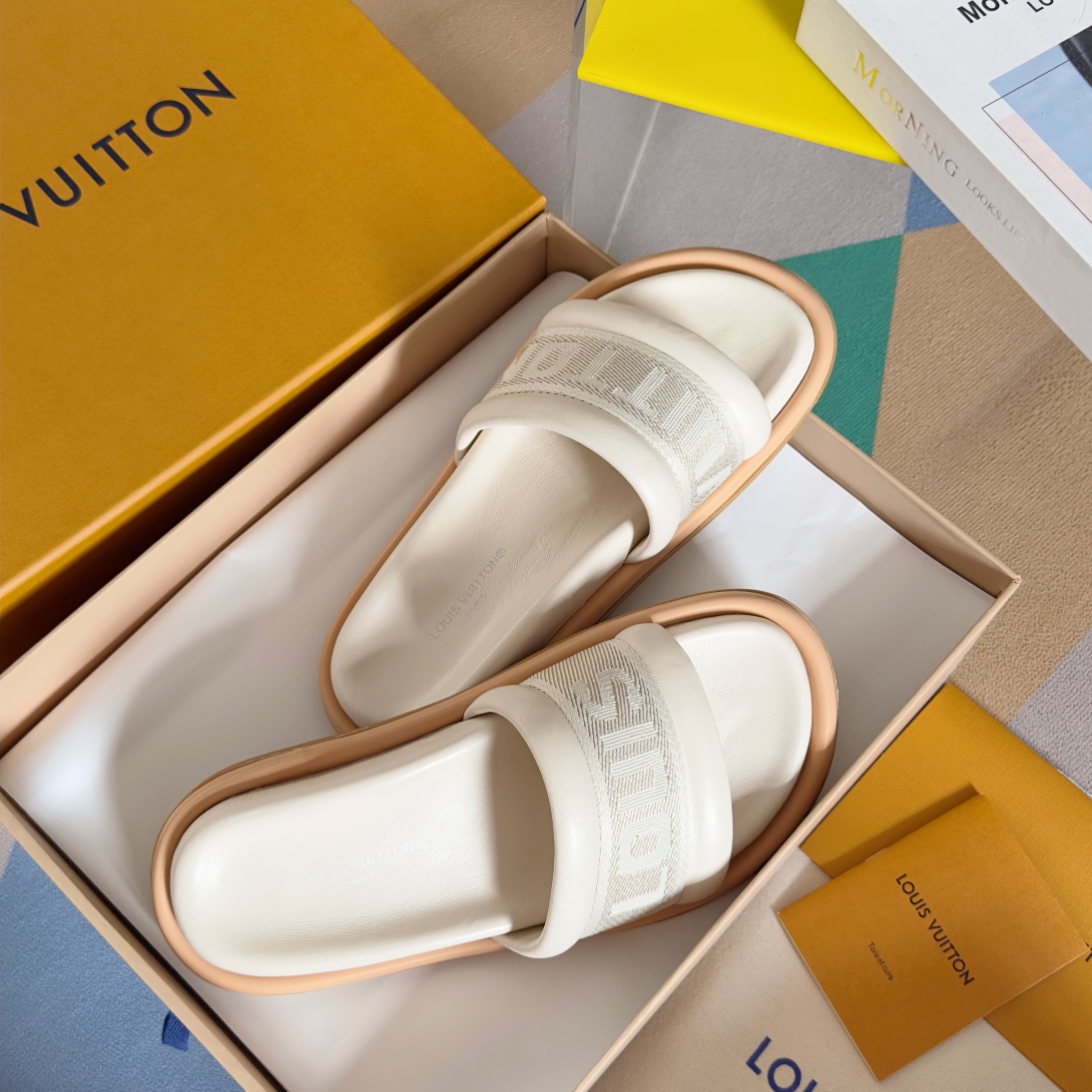 Louis Vuitton LV路易威登L家 驴牌 BLISS COMFORT系列 交叉 一字 厚底 刺绣 凉拖鞋