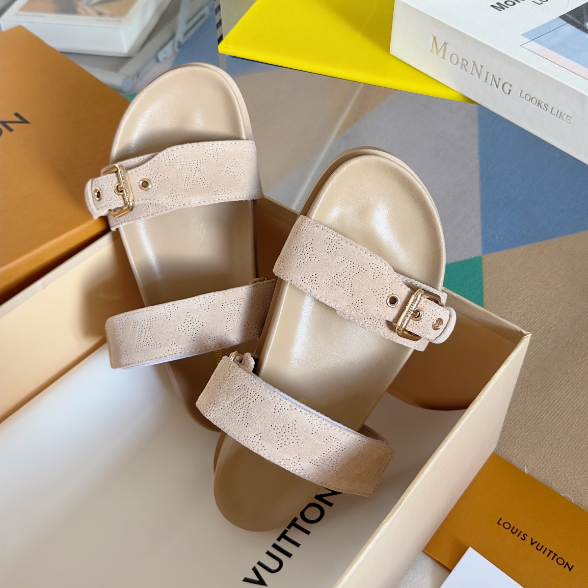Louis Vuitton LV路易威登L家驴牌BOM DIA COMFORT系列 魔术贴 牛仔布 老花 凉鞋 平底凉拖鞋