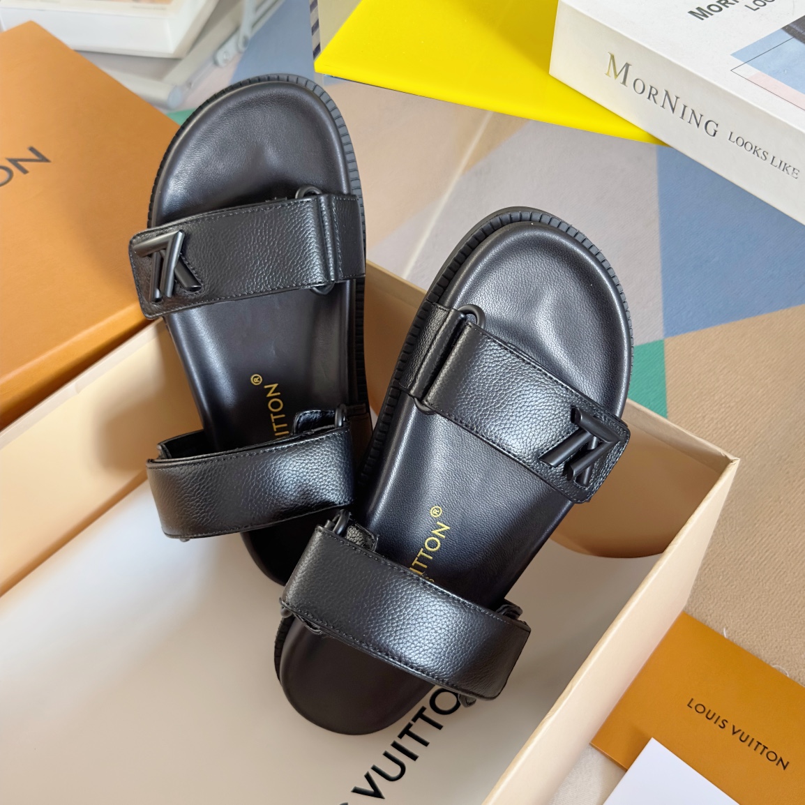 Louis Vuitton LV路易威登L家驴牌BOM DIA COMFORT系列 魔术贴 牛仔布 老花 凉鞋 平底凉拖鞋