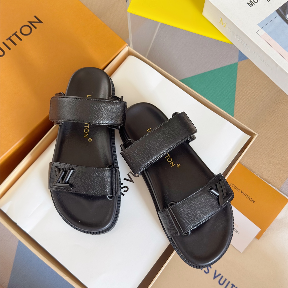 Louis Vuitton LV路易威登L家驴牌BOM DIA COMFORT系列 魔术贴 牛仔布 老花 凉鞋 平底凉拖鞋