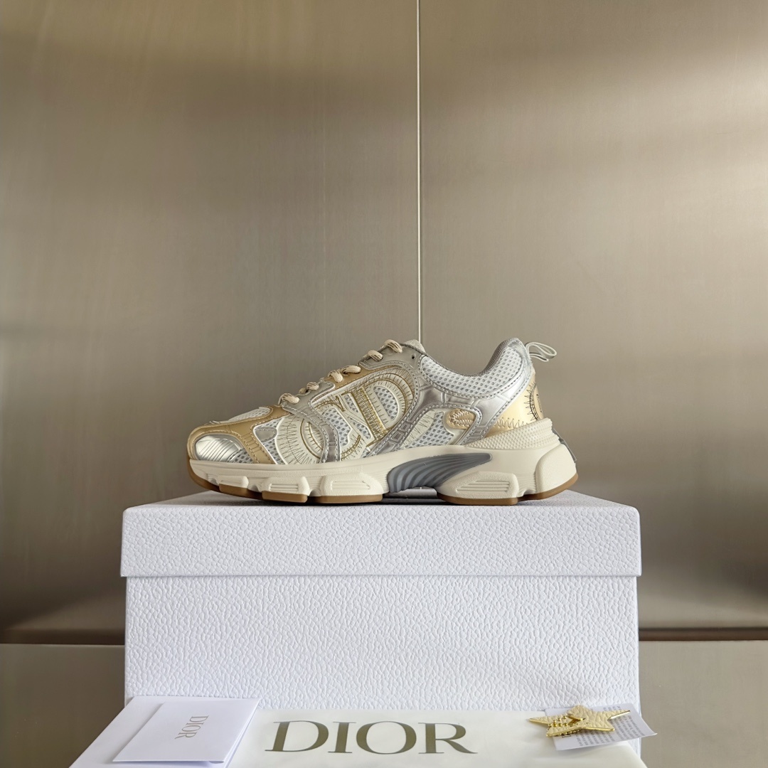 顶级版本:女款
Dior迪奥Chrono系列 休闲 运动鞋 老爹鞋
原版购入开发 做货 这款 Dior