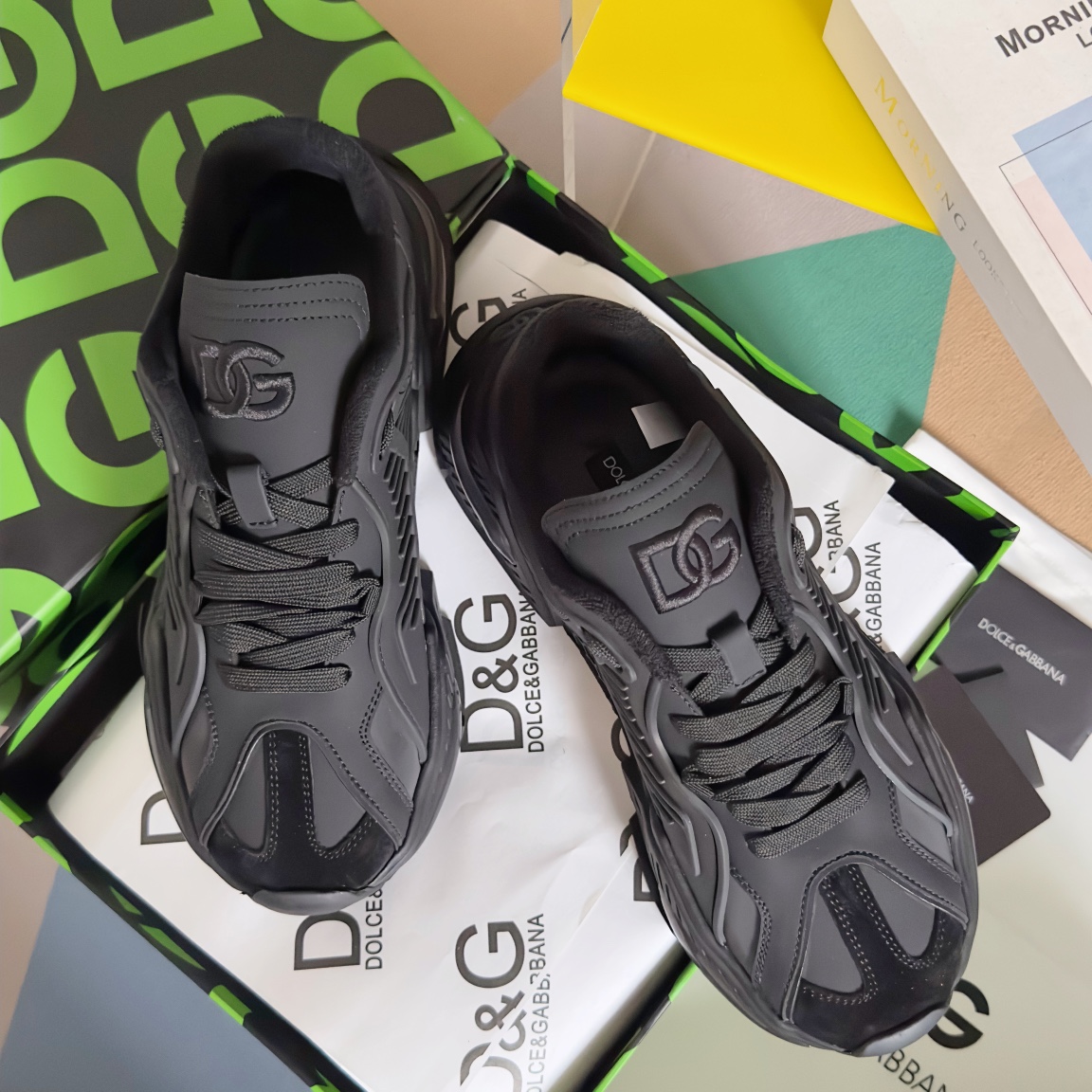 NO:168421,Top version men's Dolce & Gabbana D&G latest style casual sports shoes dad shoes running shoes original purchase and development make goods Air Master sports shoes, capable and lively style, with special ultra-light upper. Air Master nylon sports shoes, embellished suede and calfskin details exquisite packaging for delivery counter Fabric original custom head layer cowhide   mesh inner original custom breathable mesh sole original open mold-on-slip TPU material bottom thickness 4CM Size: men's 38-45, casual shoes/sports shoes, Dolce & Gabbana, Dolce & Gabbana, Dolce & Gabbana, sneakers, cowhide19860909顶级版本男款 Dolce&Gabbana杜嘉班纳 D&G最新款 休闲 运动鞋 老爹鞋 跑鞋 原版购入开发 做货 Air Master 运动鞋,风格干练活泼,配以特色超轻鞋面.Air Master 尼龙运动鞋,点缀绒面革与小牛皮细节 配送专柜精美包装 面料原版定制头层牛皮 网面 内里原版定制透气网里 鞋底原版开模防滑TPU材质 底厚4CM Size:男款38-45,休闲鞋/运动鞋,Dolce&Gabbana,Dolce&Gabbana,Dolce&Gabbana,sneakers,cowhide,Women's Shoes