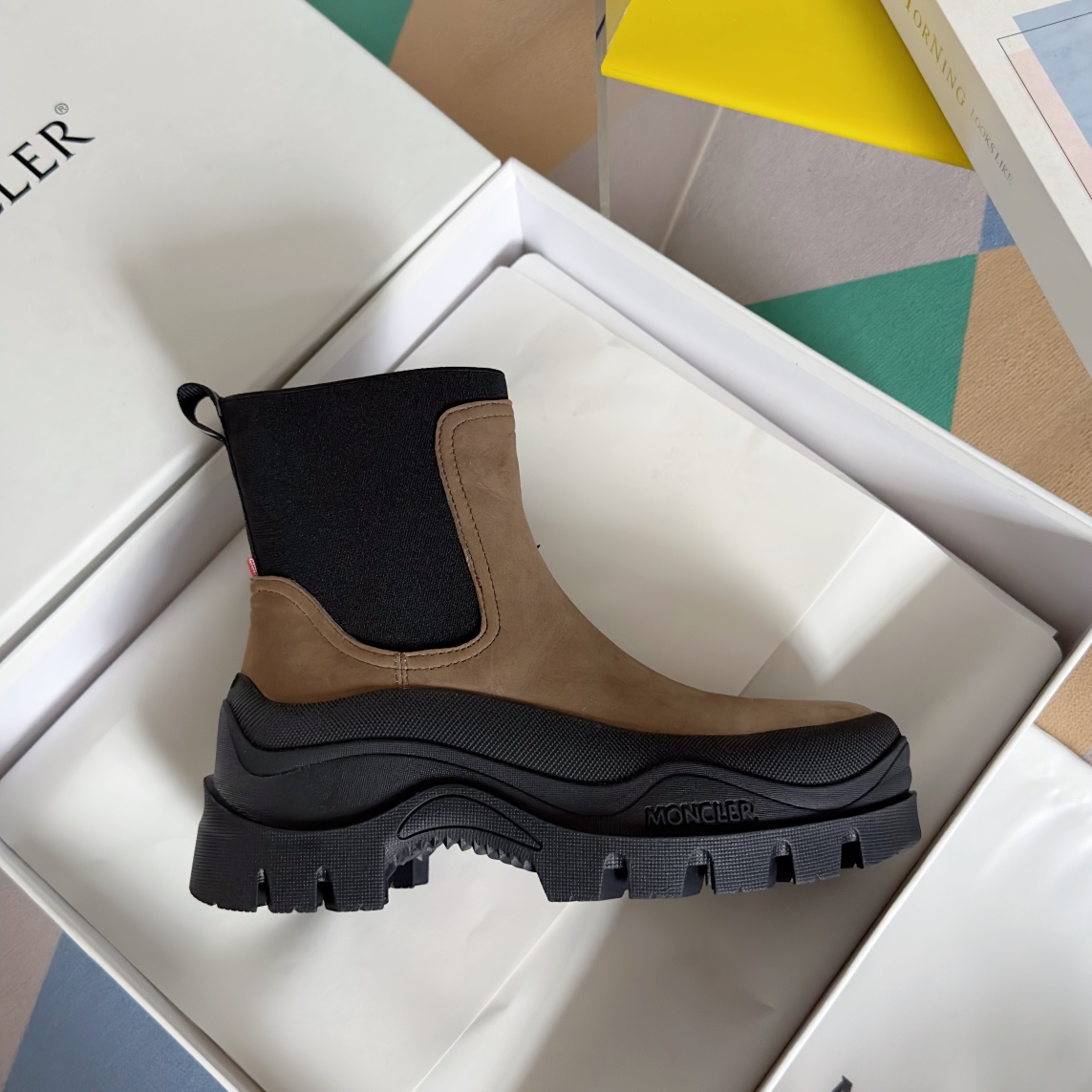 Moncler Hevea Chelsea Boots: Stylish Couples’ Favorite with Original Design - 图片 6