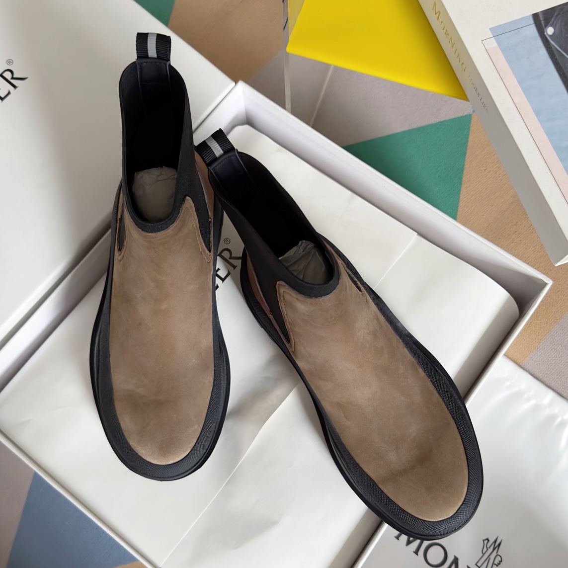 Moncler Hevea Chelsea Boots: Stylish Couples’ Favorite with Original Design - 图片 1