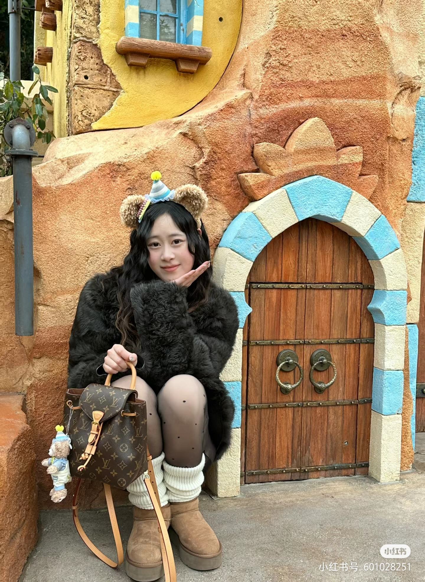 𝐌𝐎𝐍𝐓𝐒𝐎𝐔𝐑𝐈迷你双肩包 | 素人演绎〰️