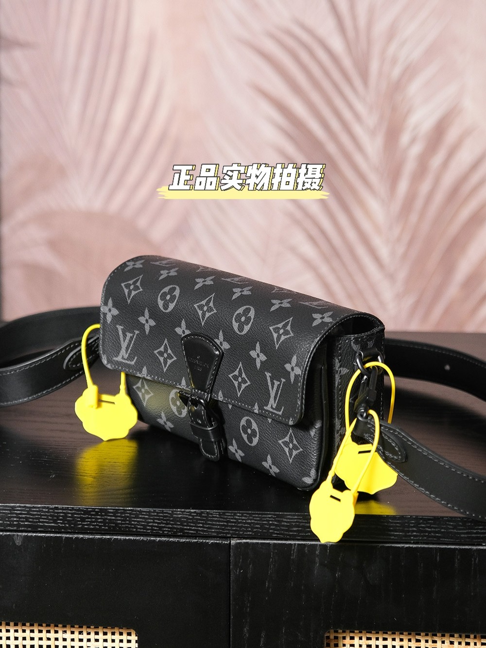 𝐌𝐎𝐍𝐓𝐒𝐎𝐔𝐑𝐈𝐒芯片菱形跳动码邮差包系列#M83567

✖️𝐙𝐏实物拍摄展示✖️