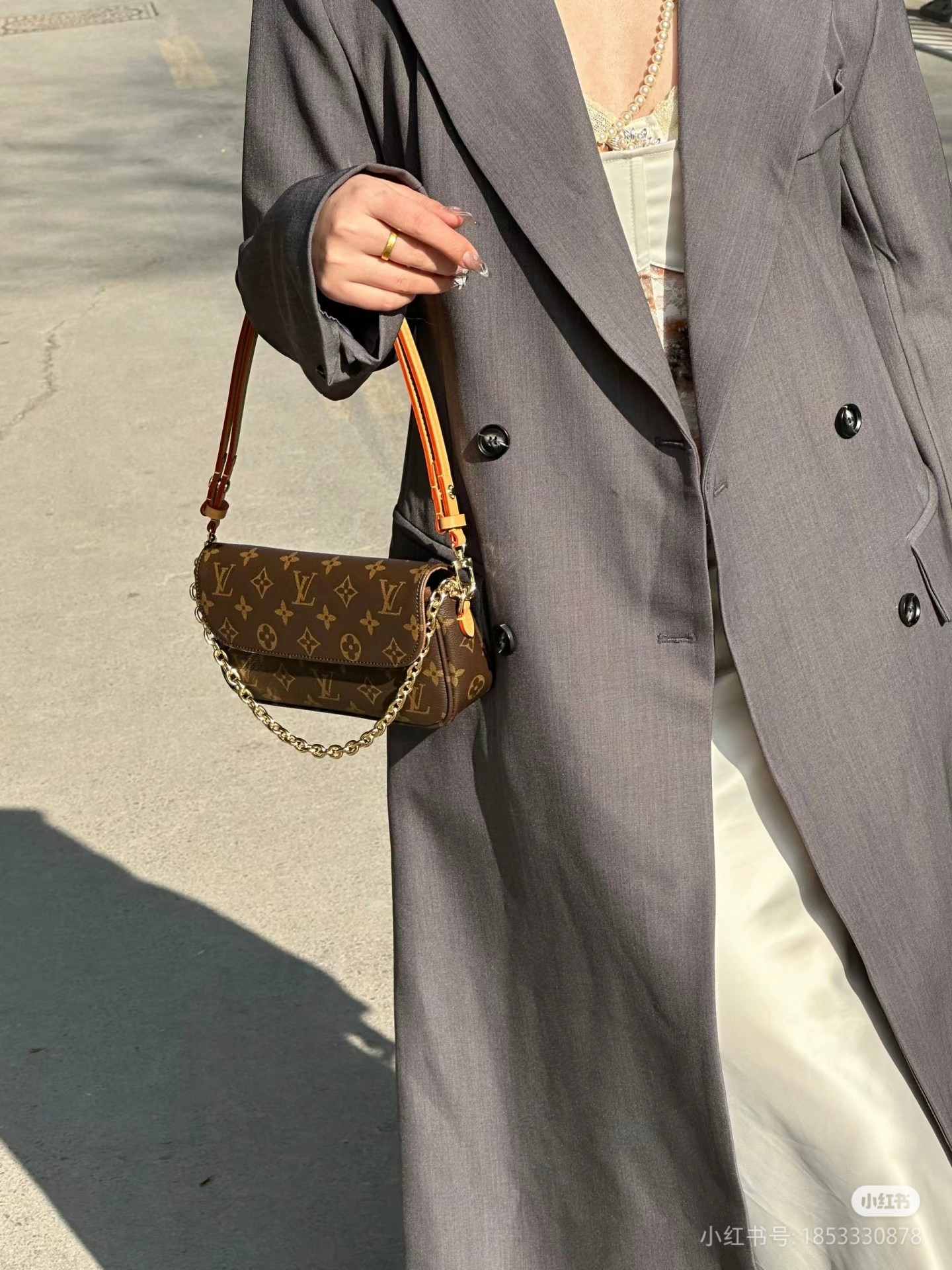 Louis Vuitton Chain Wallet Ivy, Monogram Coated Canvas with Gold-color hardware 3 a1728642643943 7130