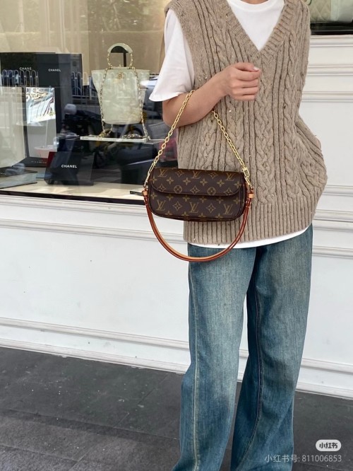 Louis Vuitton Ivy Wallet On Chain Monogram Brown Shoulder Bag 1 Louis Vuitton Ivy Wallet On Chain Monogram Brown Shoulder Bag