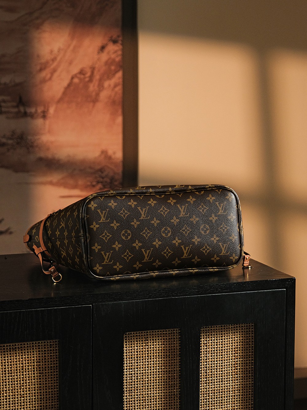 𝐍𝐄𝐕𝐄𝐑𝐅𝐔𝐋𝐋芯片菱形跳动码购物袋系列#M𝟏𝟐𝟎𝟔𝟏
👜专柜售价𝟐𝟐𝟖𝟎𝟎 𝐑𝐌𝐁购入

被称为“百搭之王”
一包多变且能满足各种穿搭需求的𝑵𝒆𝒗𝒆𝒓𝒇𝒖𝒍𝒍购物袋，
老花经典元素搭配上百搭进口颗粒牛皮，正反两用➰
再次刷新一款热门大爆款，强烈推荐必入的高颜值！
上身一秒爱上，通勤实用满分好评，颜值还属于耐造耐看简直就是“性价比之王”

五金材质：厚镀纯钢五金
皮料材质：法国原厂皮面料【芯片版】
尺寸详情：𝟐𝟖*𝟏𝟒*𝟑𝟏𝐜𝐦