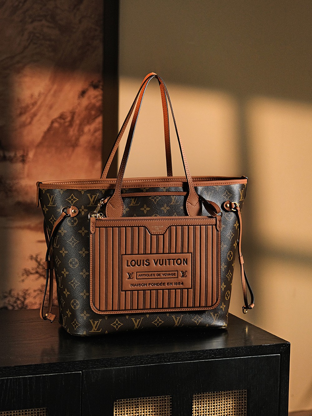 𝐍𝐄𝐕𝐄𝐑𝐅𝐔𝐋𝐋芯片菱形跳动码购物袋系列#M𝟏𝟐𝟎𝟔𝟏
👜专柜售价𝟐𝟐𝟖𝟎𝟎 𝐑𝐌𝐁购入

被称为“百搭之王”
一包多变且能满足各种穿搭需求的𝑵𝒆𝒗𝒆𝒓𝒇𝒖𝒍𝒍购物袋，
老花经典元素搭配上百搭进口颗粒牛皮，正反两用➰
再次刷新一款热门大爆款，强烈推荐必入的高颜值！
上身一秒爱上，通勤实用满分好评，颜值还属于耐造耐看简直就是“性价比之王”

五金材质：厚镀纯钢五金
皮料材质：法国原厂皮面料【芯片版】
尺寸详情：𝟐𝟖*𝟏𝟒*𝟑𝟏𝐜𝐦