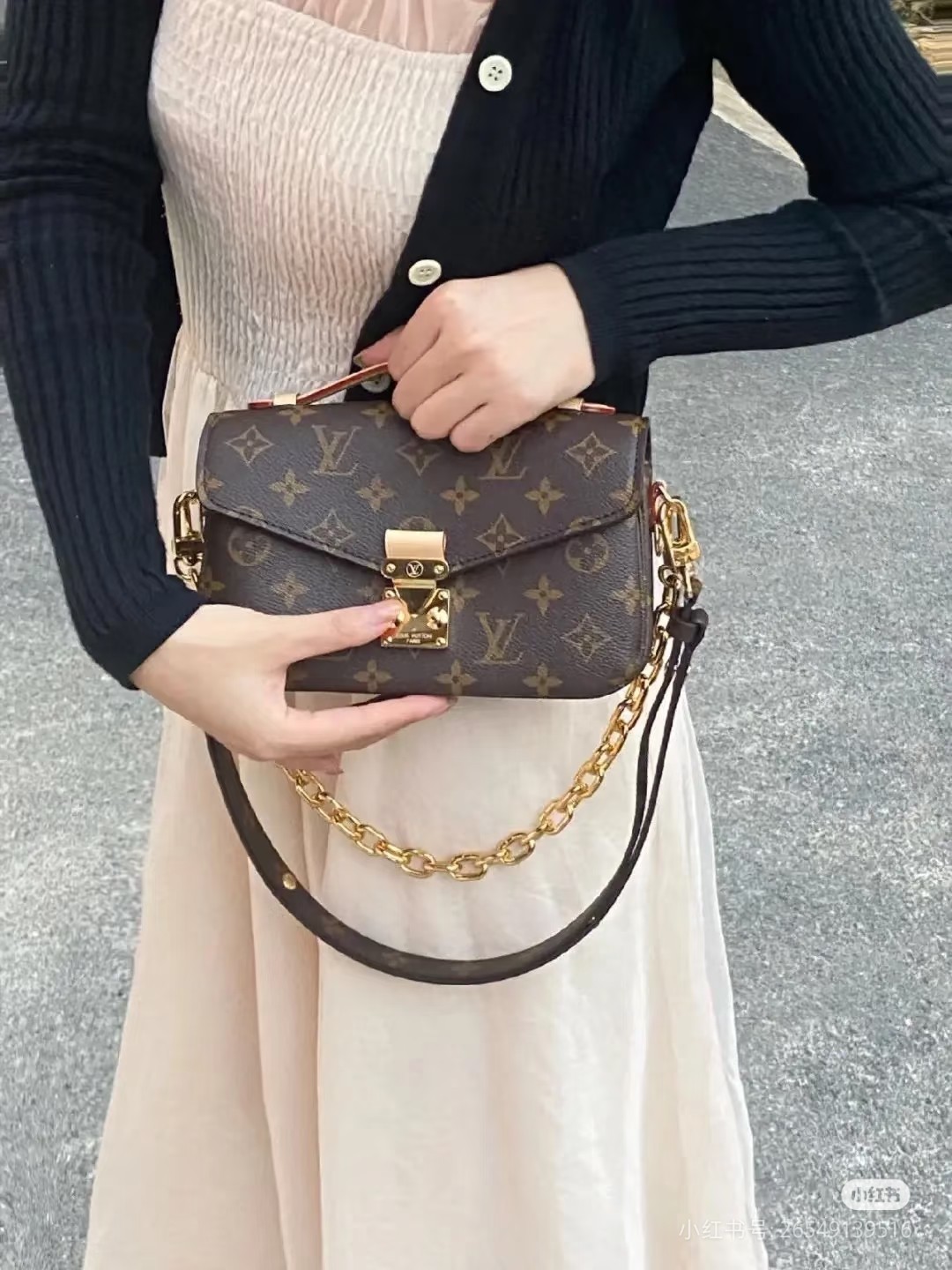 Borsa 𝐏𝐨𝐜𝐡𝐞𝐭𝐭𝐞 𝐌é𝐭𝐢𝐬 𝐄𝐚𝐬𝐭 𝐖𝐞𝐬𝐭 | Indossata da te ➰