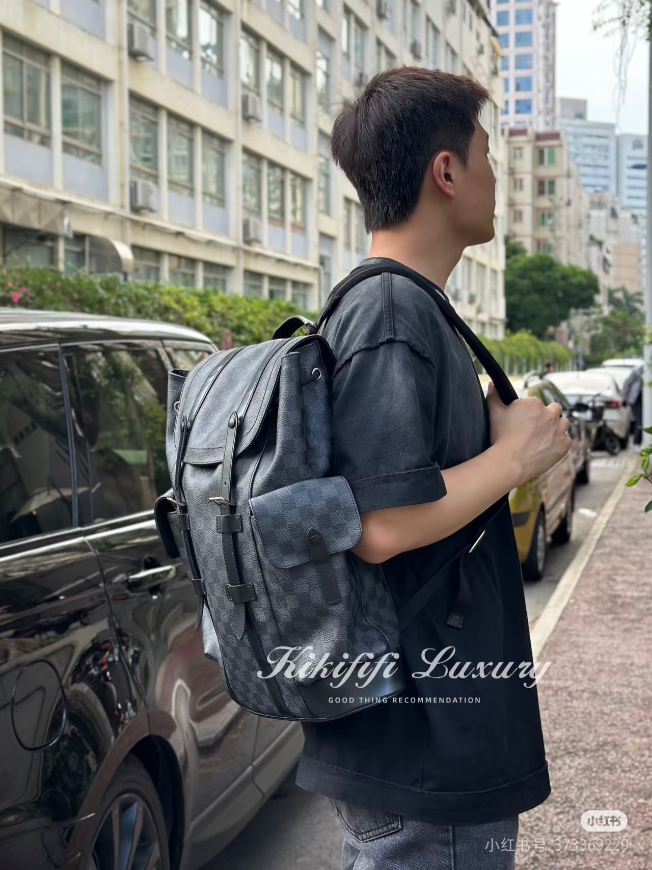 𝐂𝐇𝐑𝐈𝐒𝐓𝐎𝐏𝐇𝐄𝐑 双肩包 | 素人演绎▪️