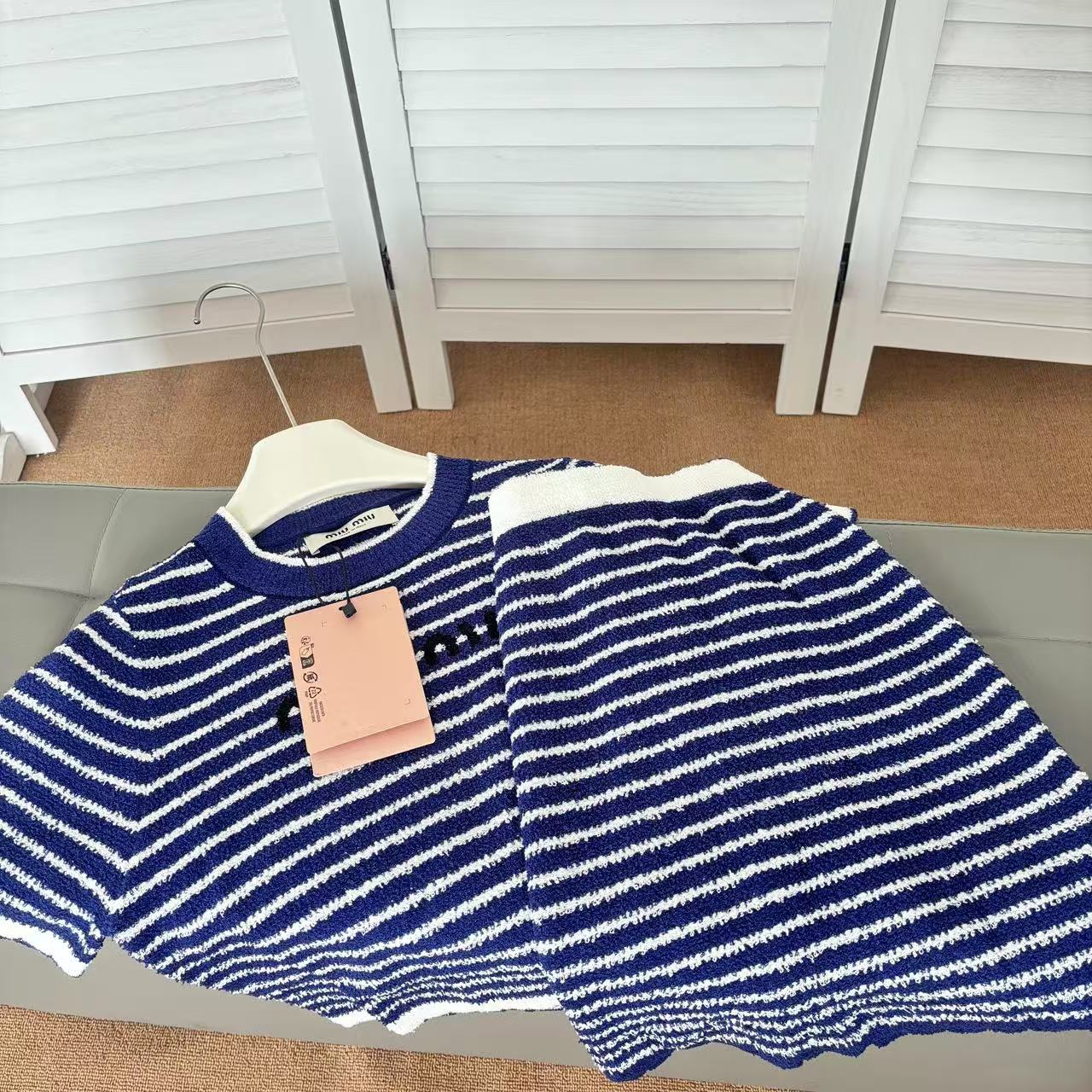 NO:414974,Top skirt [Miumiu25 new blue and white contrasting stripes] [Lady round neck short sleeve + skirt],,miumiu, skirts, T-shirt, alexander wang19860909上衣 半裙【Miumiu25新款蓝白撞色条纹】【花边包边圆领短袖+半裙】,,miumiu,skirts,T-shirt,alexander wang,Women's clothing