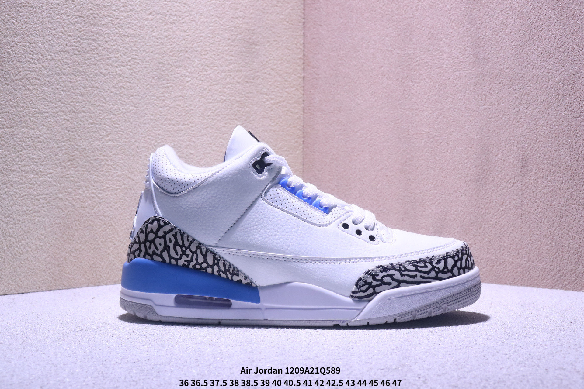 💰120 Air Jordan AJ3 Retro 午夜蓝 CT8532-140 圈内最强三代系列 匠心打造 开发时长超过半年 目前可过各类鉴定或无法鉴定 裸鞋随便操作 全套原纸板楦头开发 原厂大底磨具加持立体防滑纹理 原装可视Air Sole气垫 原汁原味最完美的三代版型 唯一正确鞋头趴度弧度高度鞋身腰线 原厂TPU彩虹扎染后跟饰片 正确内里反口里网布 皮料菱角分明不变形无多余毛边 广东原厂zp同批次手工大底描漆拉丝 市场唯一原厂鞋扣模具 原厂织唛标 原厂飞人电绣工艺 尾指中部跳三针 独家绑鞋带手法 印刷中底布 四线拉帮 米色美纹纸贴合固定 进口港宝加持 后跟自然饱满 全鞋荧光划线卡点 追求极致完美 每一双都是工艺品 多重QC质检 超越公司货的品控标准 实实在在的免检产品 SIZE：36 36.5 37.5 38 38.5 39 40 40.5 41 42 42.5 43 44 44.5 45 45.5 46 47.5 XM1209Q589