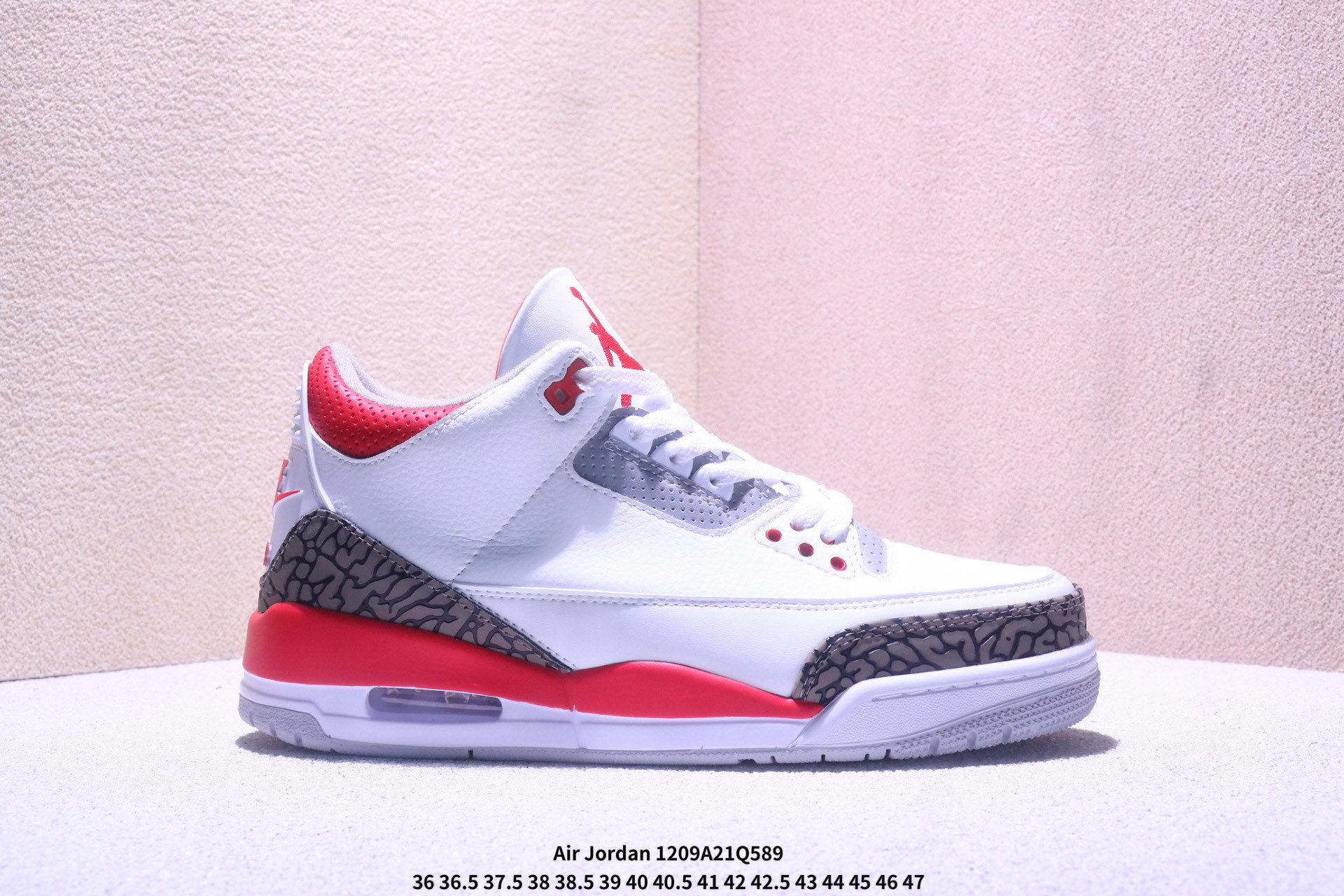 💰120 Air Jordan AJ3 Retro 午夜蓝 CT8532-140 圈内最强三代系列 匠心打造 开发时长超过半年 目前可过各类鉴定或无法鉴定 裸鞋随便操作 全套原纸板楦头开发 原厂大底磨具加持立体防滑纹理 原装可视Air Sole气垫 原汁原味最完美的三代版型 唯一正确鞋头趴度弧度高度鞋身腰线 原厂TPU彩虹扎染后跟饰片 正确内里反口里网布 皮料菱角分明不变形无多余毛边 广东原厂zp同批次手工大底描漆拉丝 市场唯一原厂鞋扣模具 原厂织唛标 原厂飞人电绣工艺 尾指中部跳三针 独家绑鞋带手法 印刷中底布 四线拉帮 米色美纹纸贴合固定 进口港宝加持 后跟自然饱满 全鞋荧光划线卡点 追求极致完美 每一双都是工艺品 多重QC质检 超越公司货的品控标准 实实在在的免检产品 SIZE：36 36.5 37.5 38 38.5 39 40 40.5 41 42 42.5 43 44 44.5 45 45.5 46 47.5 XM1209Q589