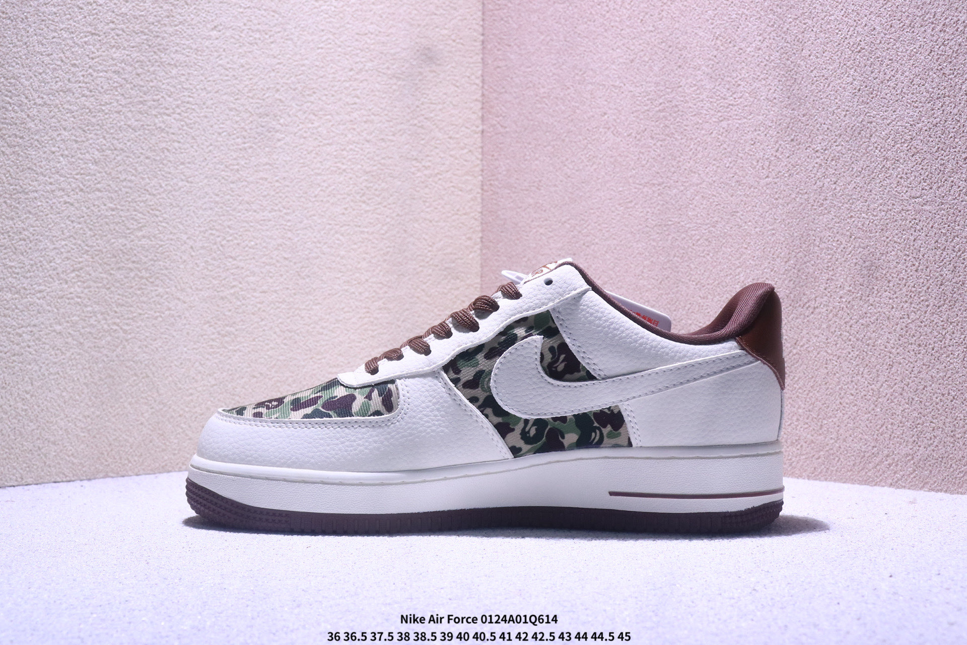 💰220
耐克 Nike Air Force 1 &lsquo;07 Low 运动板鞋空军一号 AF1 原楦头原纸板 打造纯正空军版型
专注外贸渠道 全掌内置蜂窝气垫 原盒配件 原厂中底钢印、拉帮完美  官方同步上架。
尺码：36 36.5 37.5 38 38.5 39 40 40.5 41 42 42.5 43 44 45
XM0124Q614