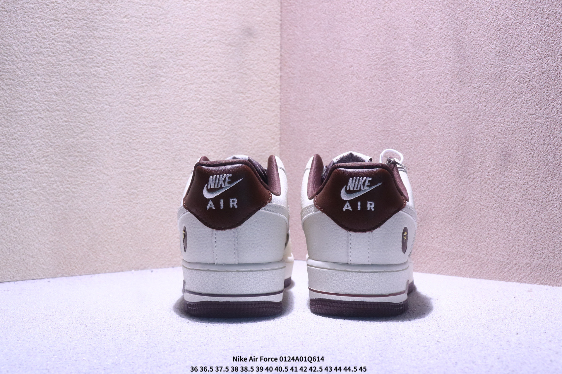 💰220
耐克 Nike Air Force 1 &lsquo;07 Low 运动板鞋空军一号 AF1 原楦头原纸板 打造纯正空军版型
专注外贸渠道 全掌内置蜂窝气垫 原盒配件 原厂中底钢印、拉帮完美  官方同步上架。
尺码：36 36.5 37.5 38 38.5 39 40 40.5 41 42 42.5 43 44 45
XM0124Q614