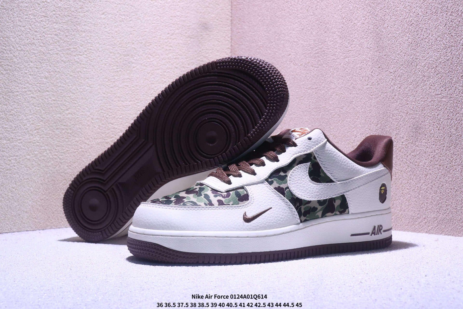 💰220
耐克 Nike Air Force 1 &lsquo;07 Low 运动板鞋空军一号 AF1 原楦头原纸板 打造纯正空军版型
专注外贸渠道 全掌内置蜂窝气垫 原盒配件 原厂中底钢印、拉帮完美  官方同步上架。
尺码：36 36.5 37.5 38 38.5 39 40 40.5 41 42 42.5 43 44 45
XM0124Q614