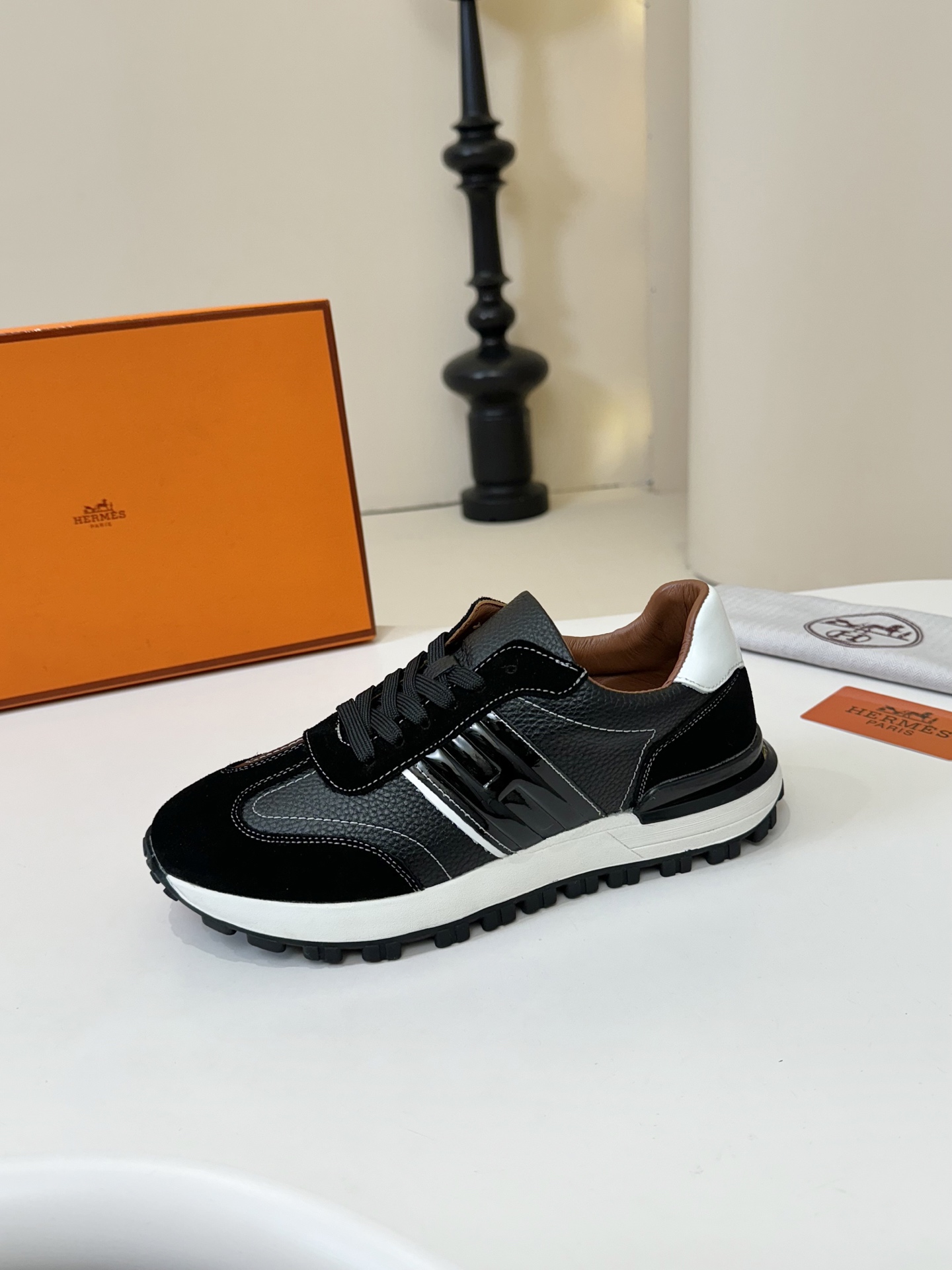 NO:510879,Hermes Street Fried Street Men's Sports Shoes New Products are coming [Sheepskin Inner] Italy imported original first layer cowhide, high-quality printing technology, a must-have for trendy men, fully imported water dyed cowhide. The sole is specially supplied by the original sole, super comfortable, original single-sole fragrance is high quality, can enter and exit the counter at will, welcome to compare the counter synchronous number, number 38-44, hermes, sneakers, cowhide, sheepskin19860909爱马仕 炸街男神运动鞋新品来袭【羊皮内里】意大利进口原版头层牛皮,高品质印花工艺,潮男必备,全进口水染牛皮 鞋底原厂特供原版底超级舒适,原厂跟单货大底香高品质,可随意进出专柜,欢迎对比专柜同步,码数38-44,,hermes,sneakers,cowhide,sheepskin,Men's shoes