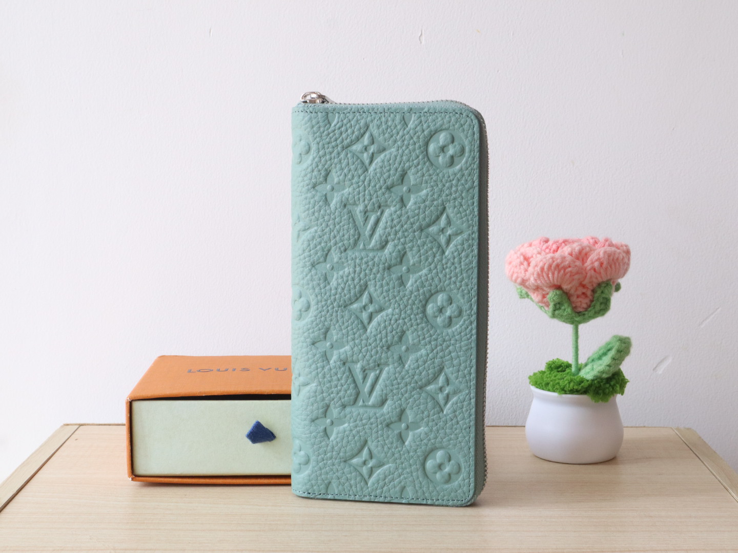 Louis Vuitton Taurillon Leather Wallet Card Holder - Elegant & Compact