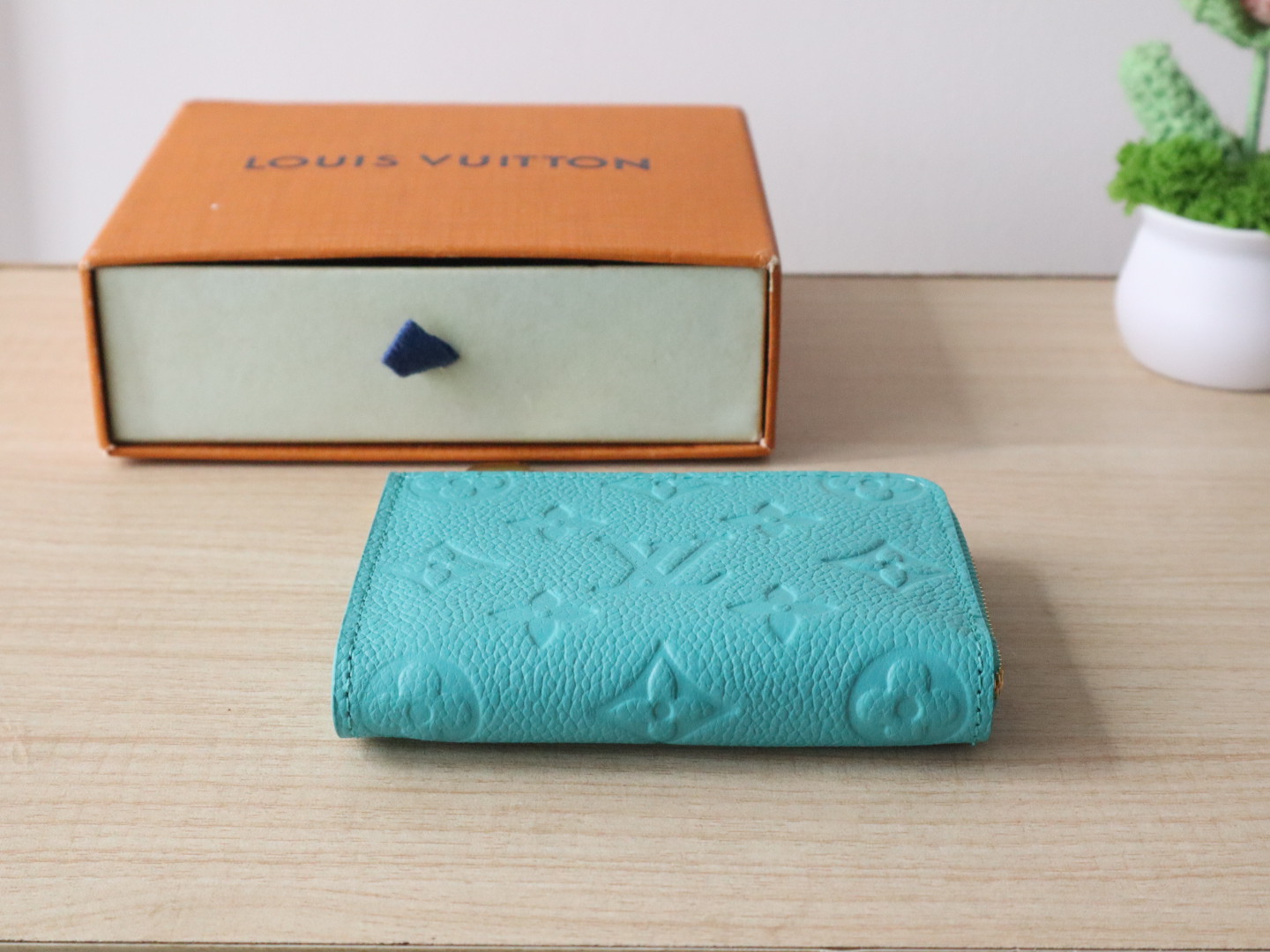 Louis Vuitton x TM Portfolio Compact Wallet Murakami Takashi Aqua Monogram 5 i1743409014788 8717 0 4