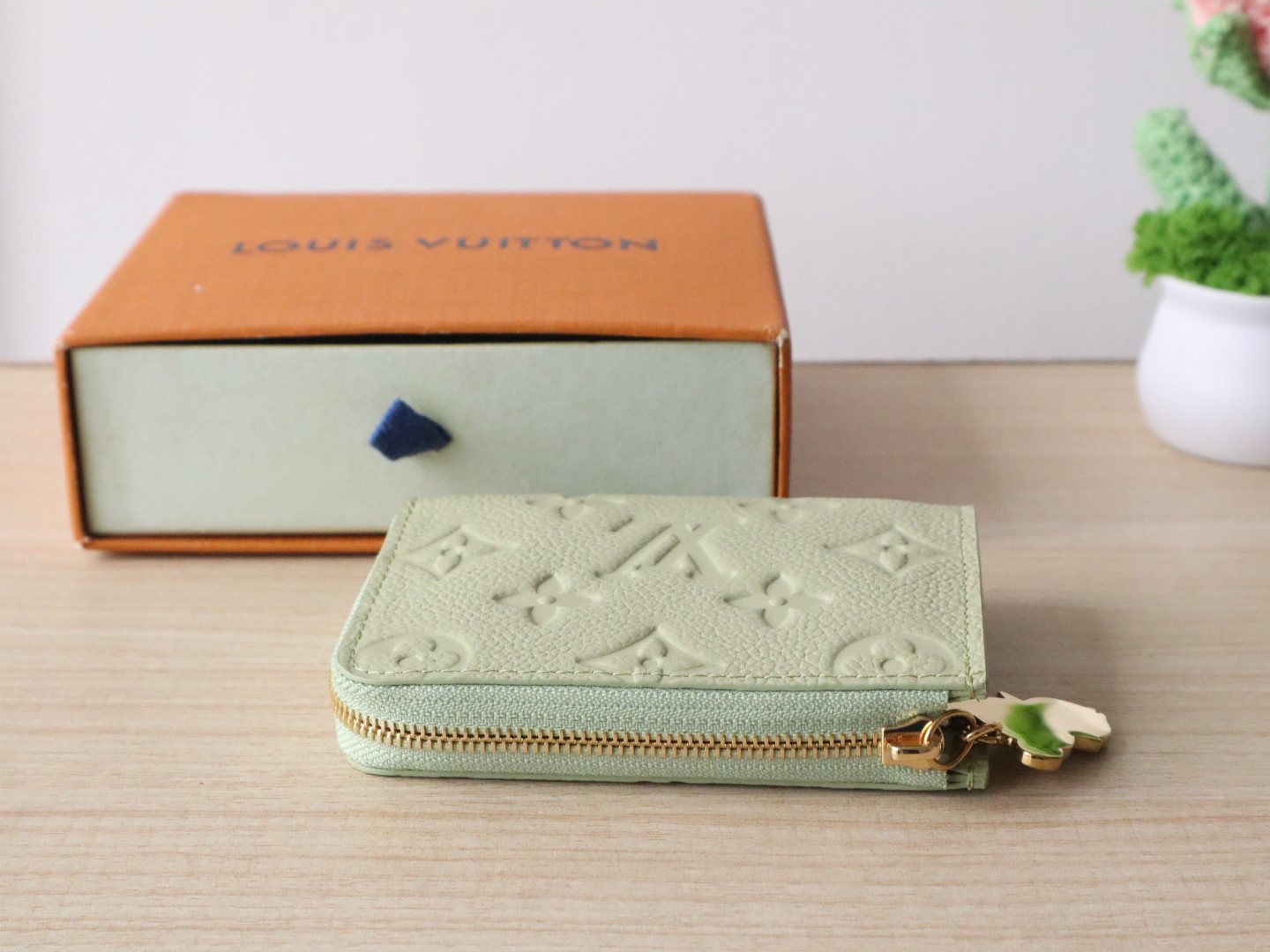 Louis Vuitton x TM Portfolio Noah Compact Wallet, Embossed Leather, Green 4 i1743409062340 9576 0 3